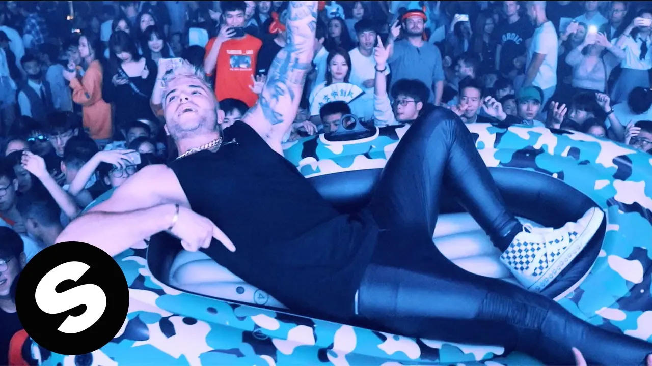 Danny Avila - Chase The Sun (Official Music Video) background