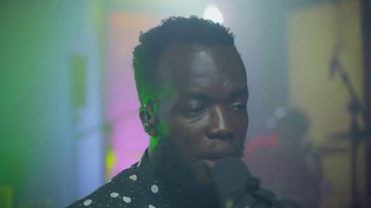 Akwaboah - Mesan Agye Wo (Live Session) background