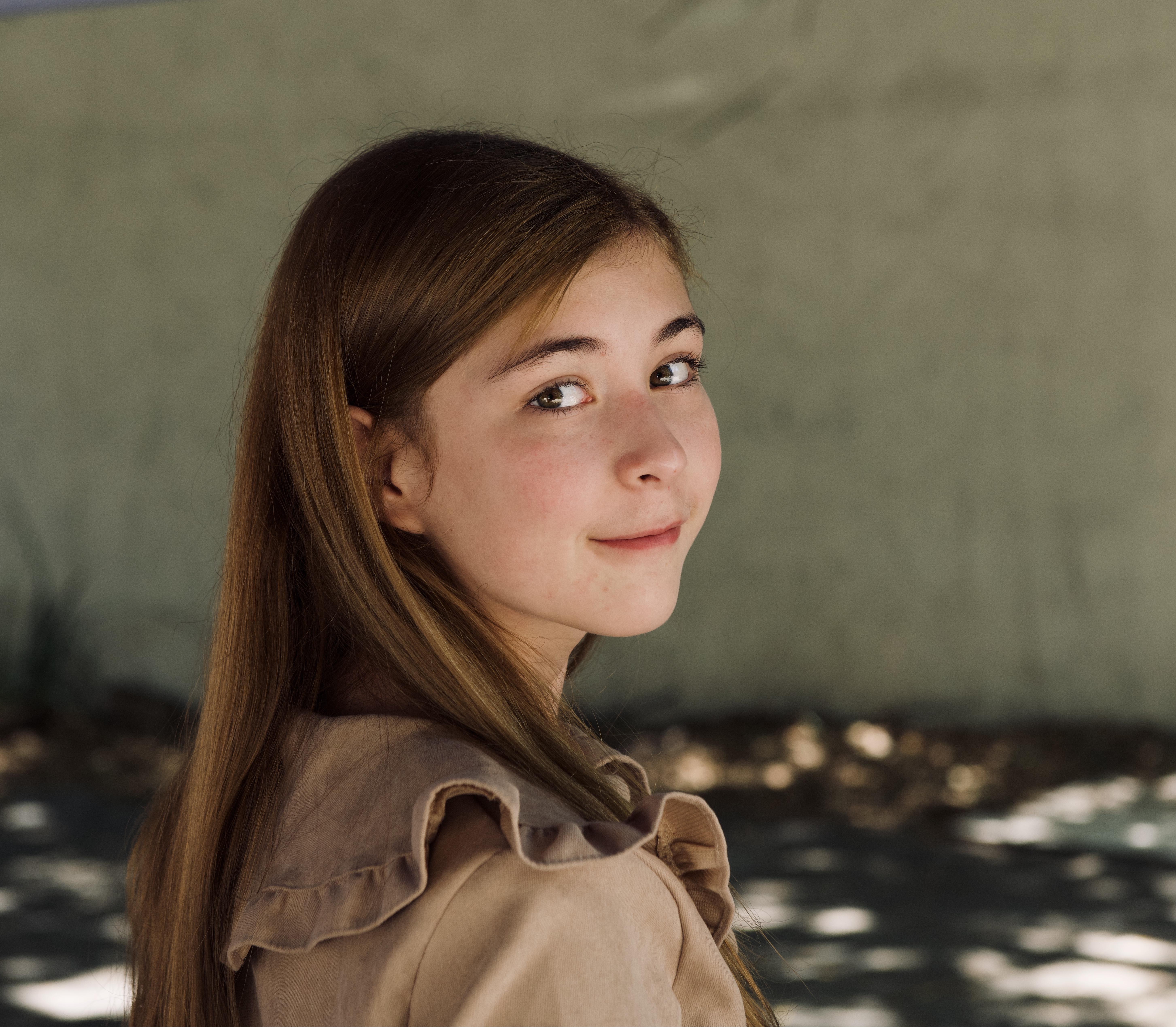 actor Kayla Bohan large photo