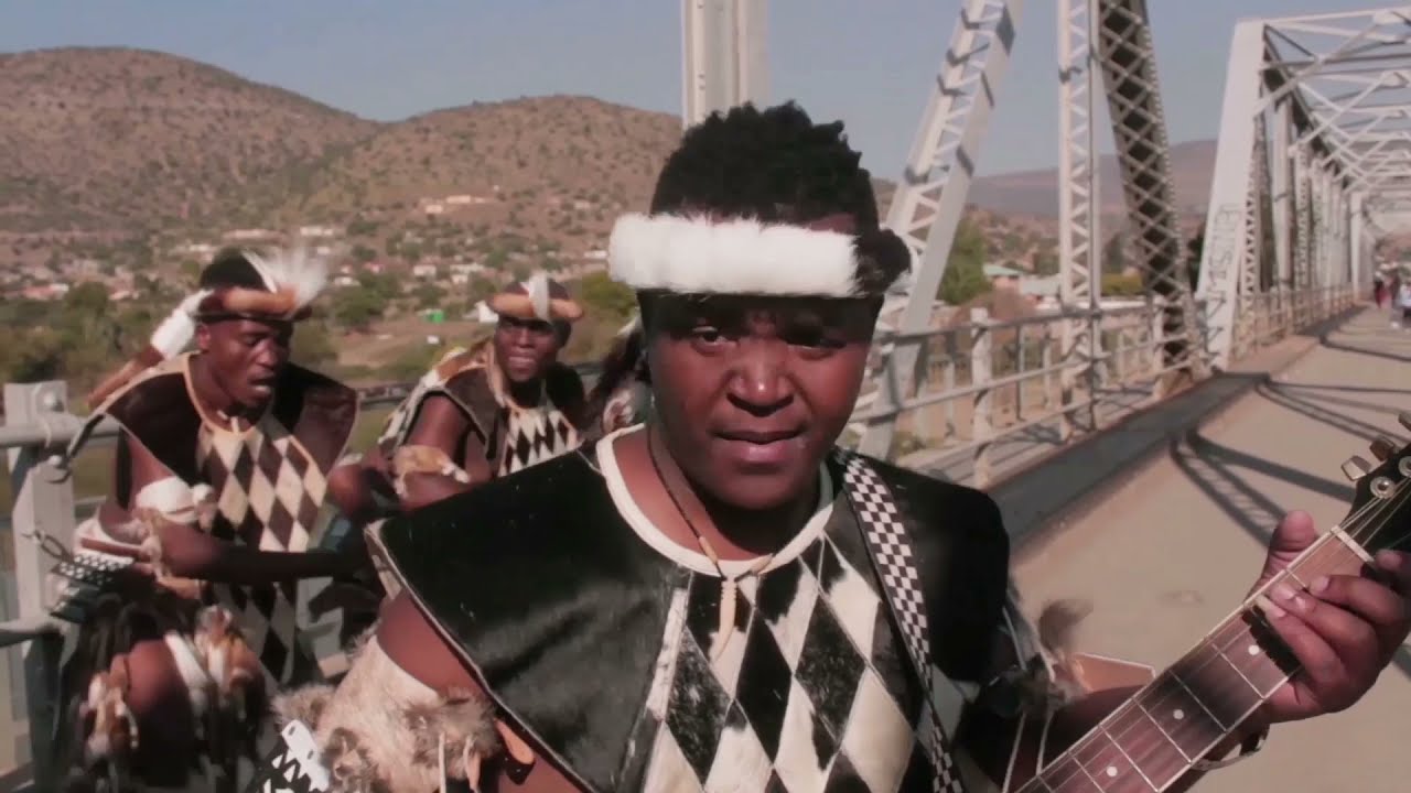 Inkos'yamagcokama - Ukwenza Kuyashiyana (Official Music Video) background