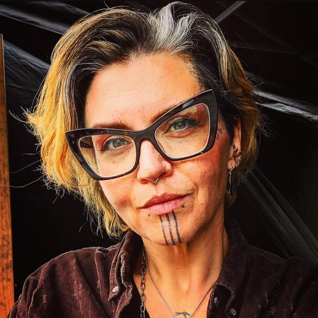 actor Saerla Krolikov large photo