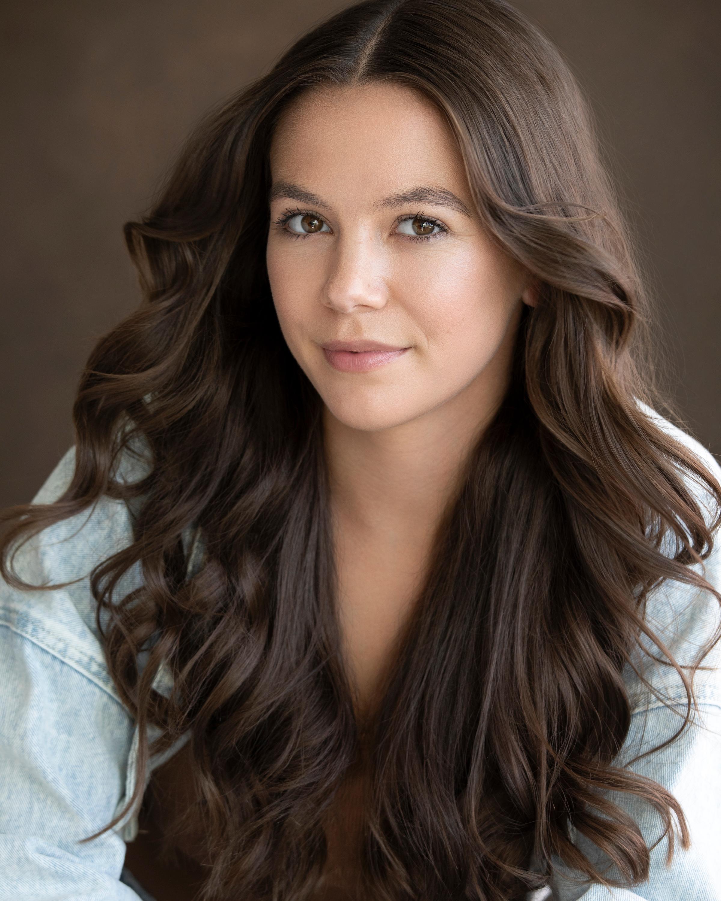 actor Nicole Amber Farrugia large photo