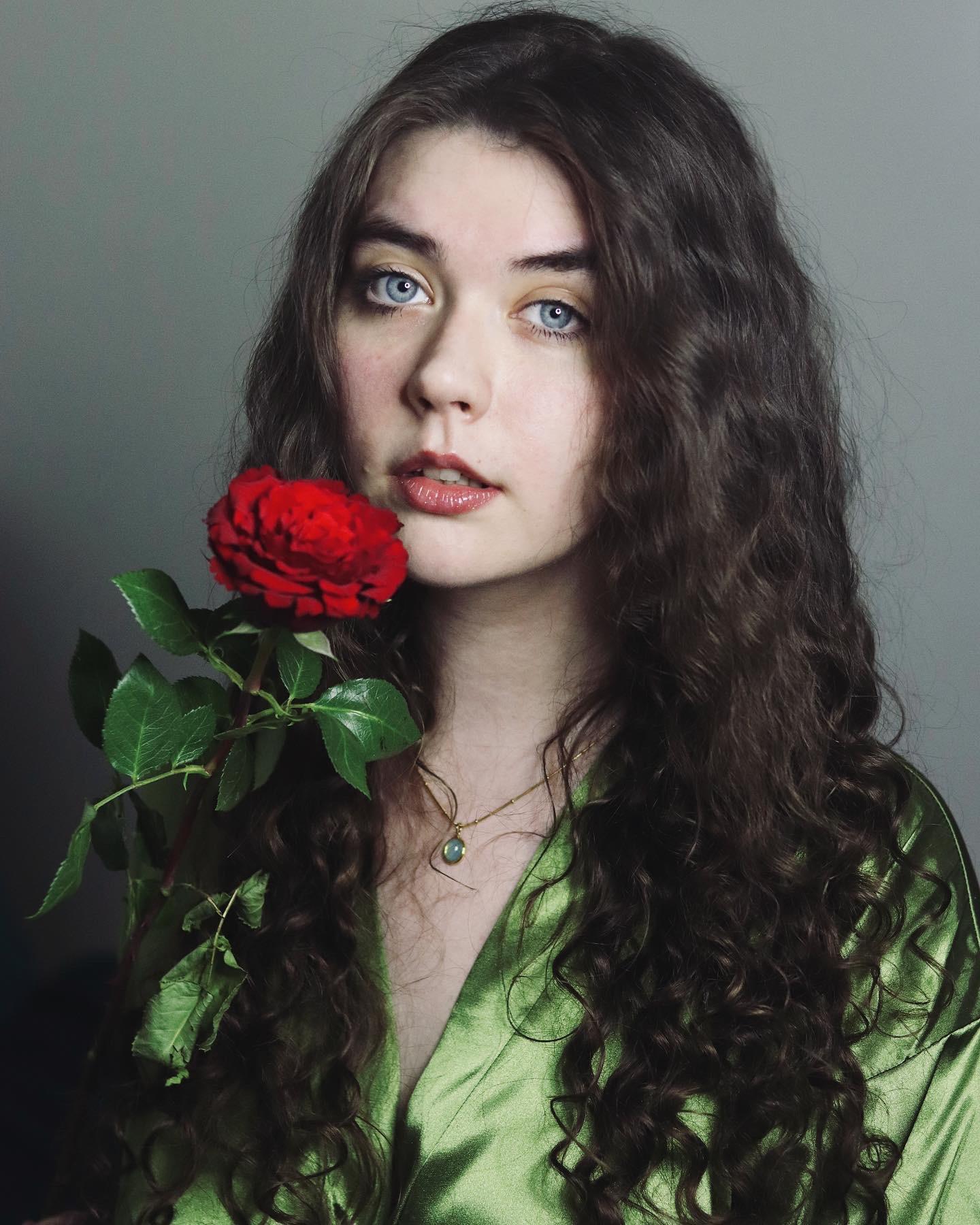 actor Angelica Seleznova large photo