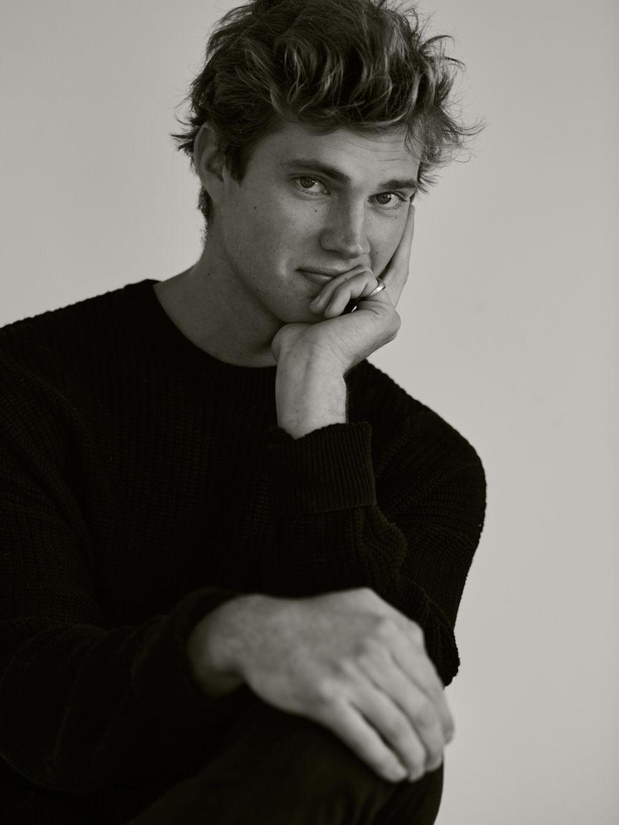 actor Luke Volker large photo