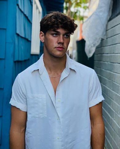 actor Noah Beck large photo