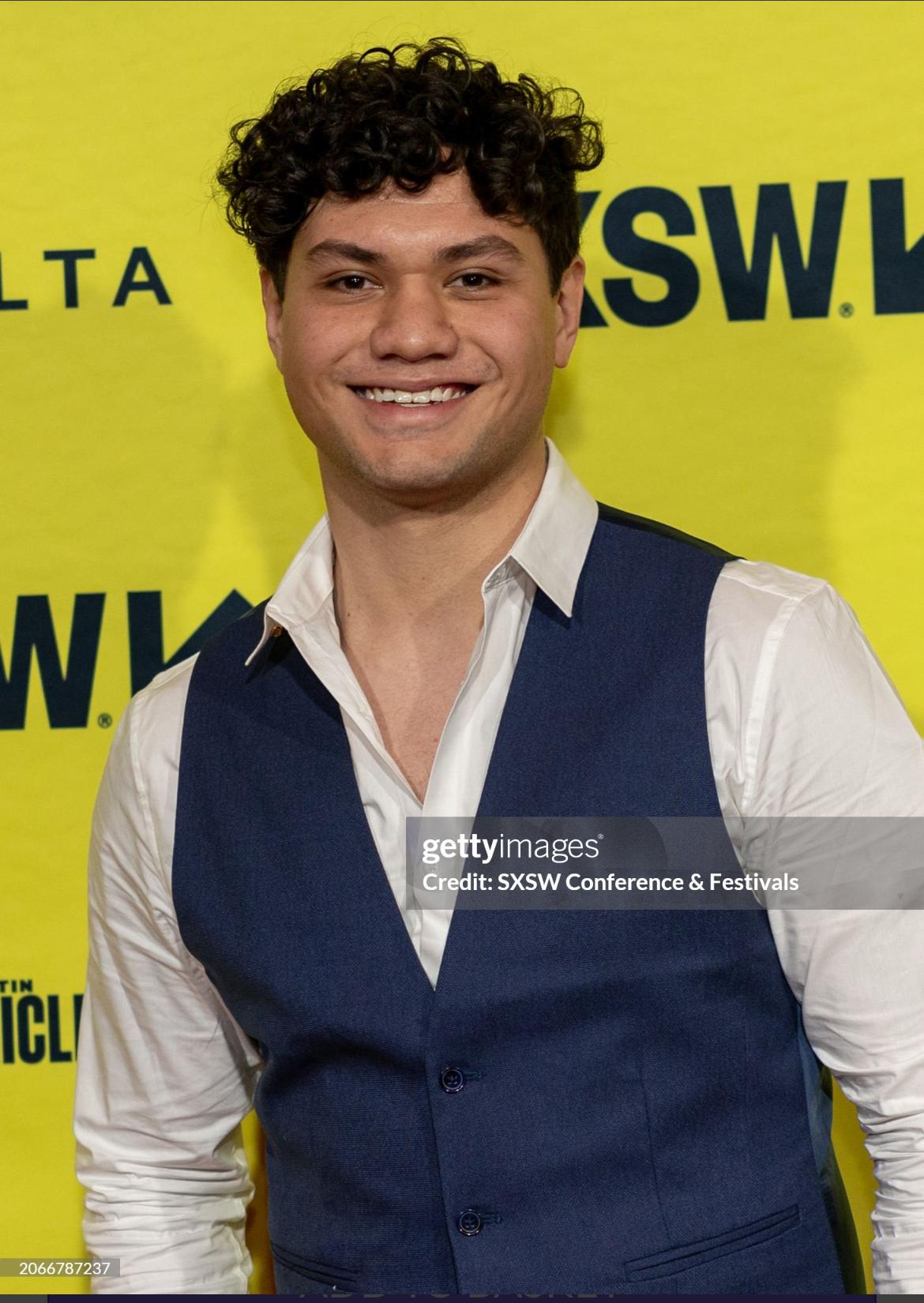 actor Tiare Brooks large photo