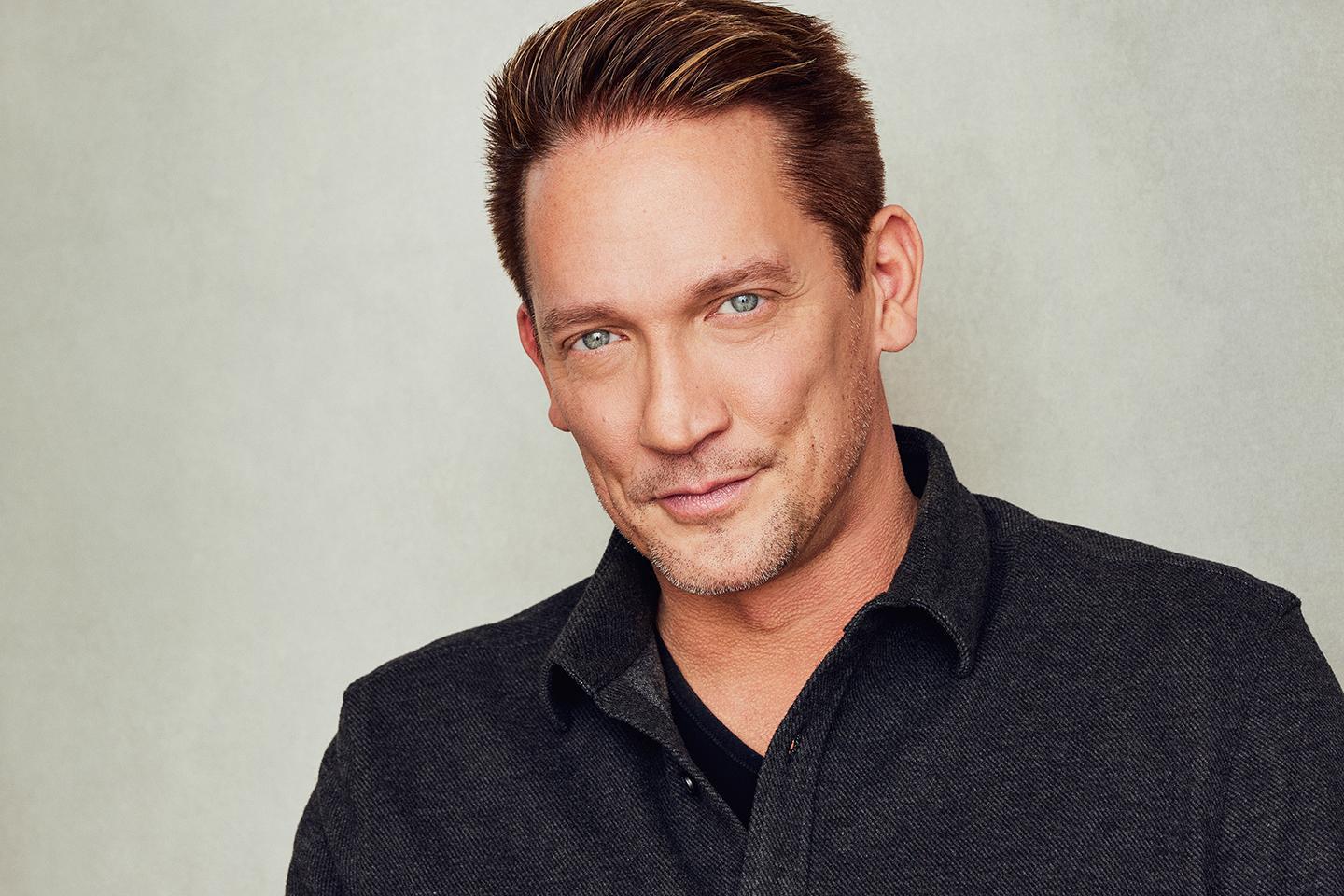 actor Dan Beaver large photo