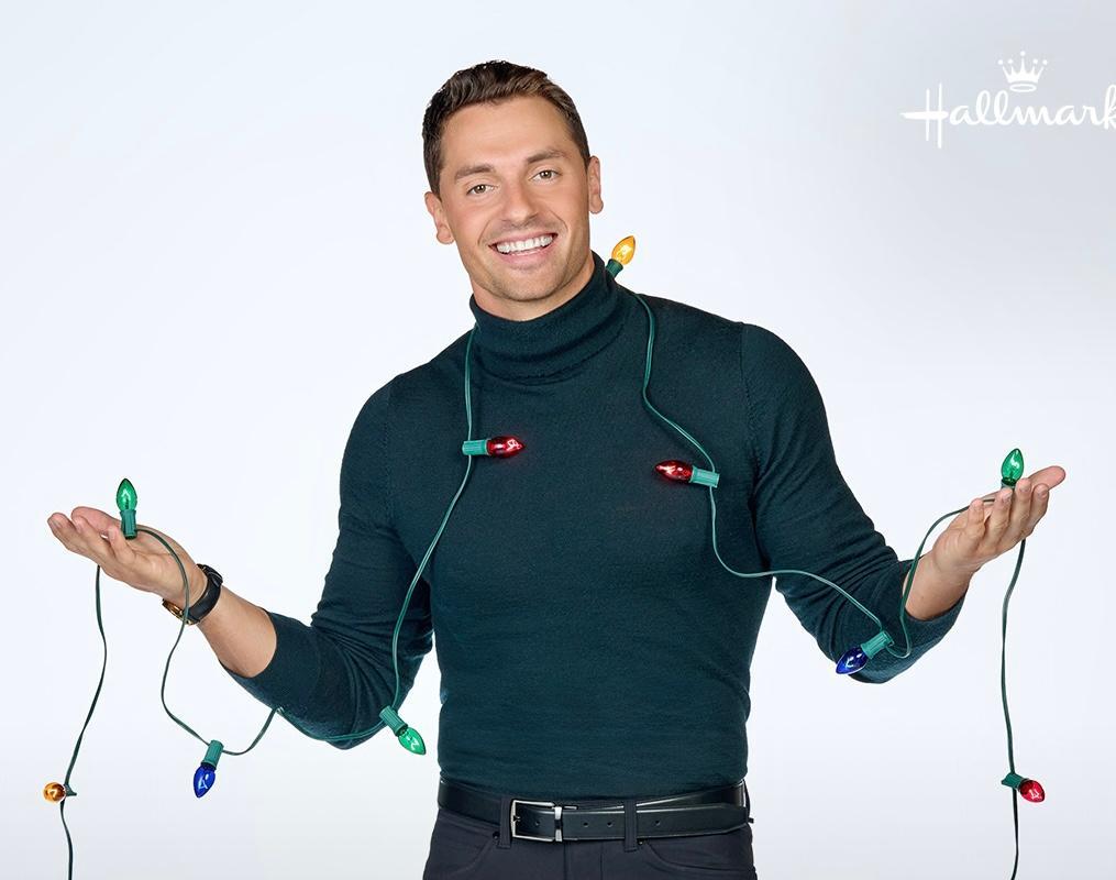 actor Ezra Moreland large photo