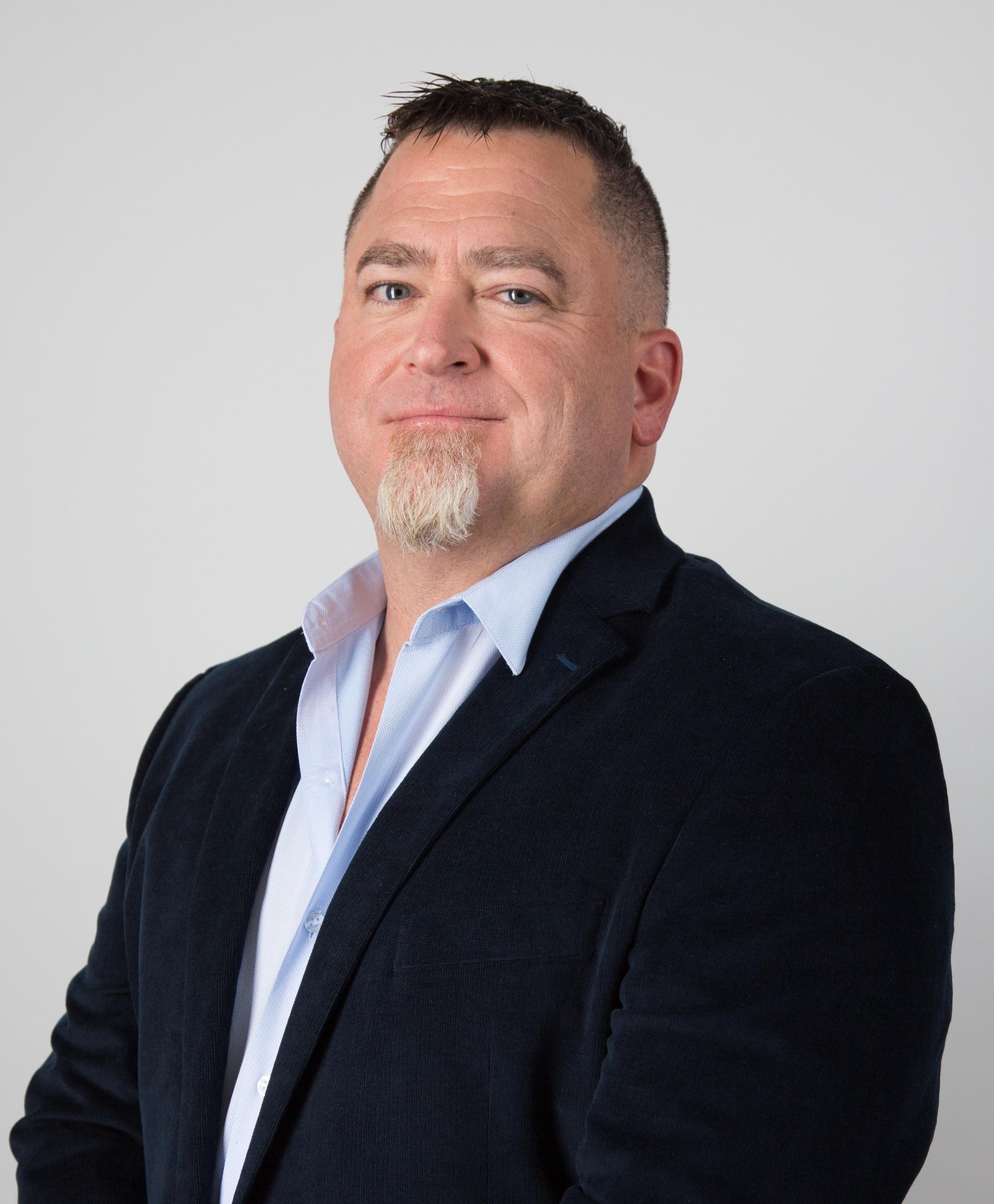 actor Luis Elizondo large photo