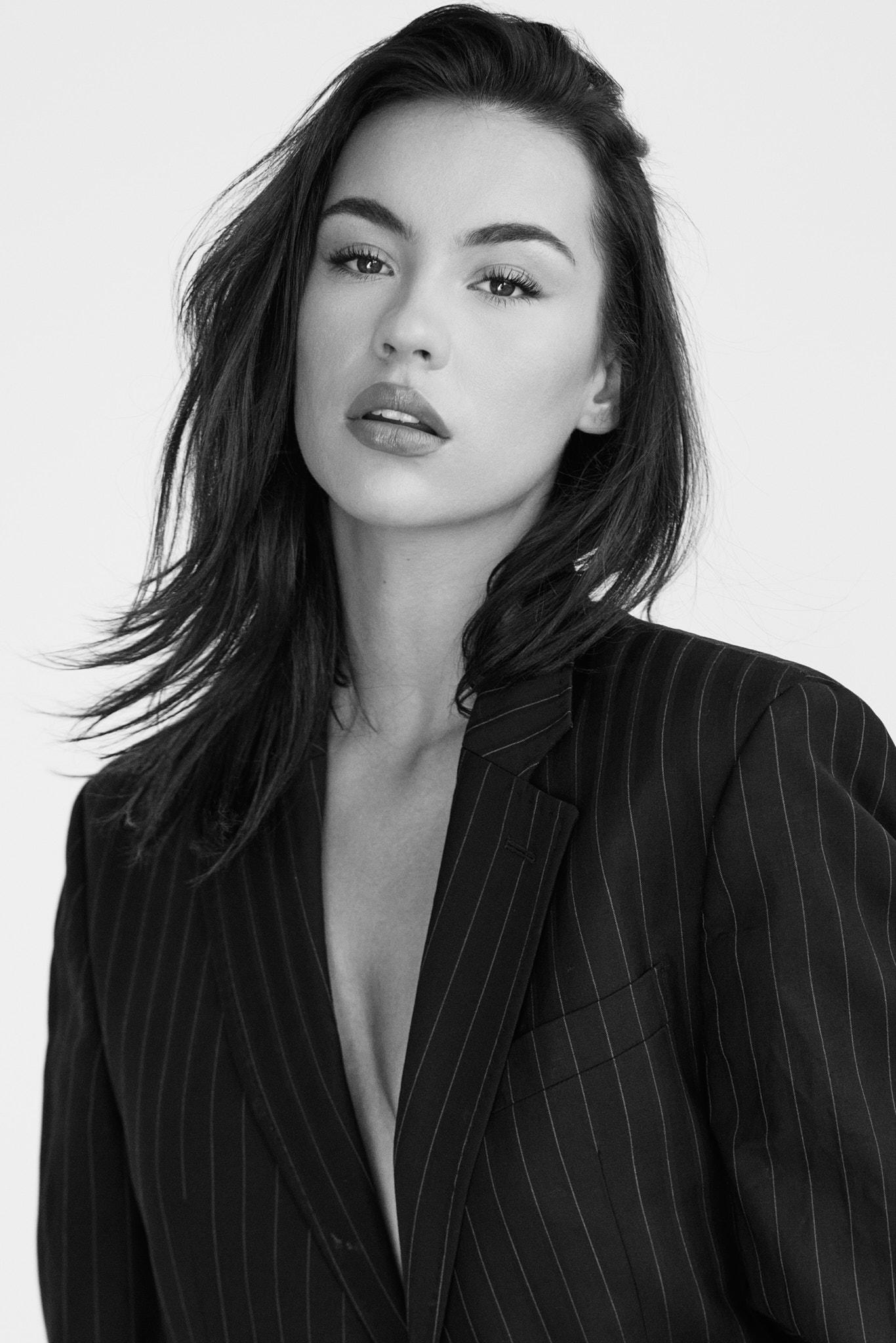 actor Ria Maric large photo