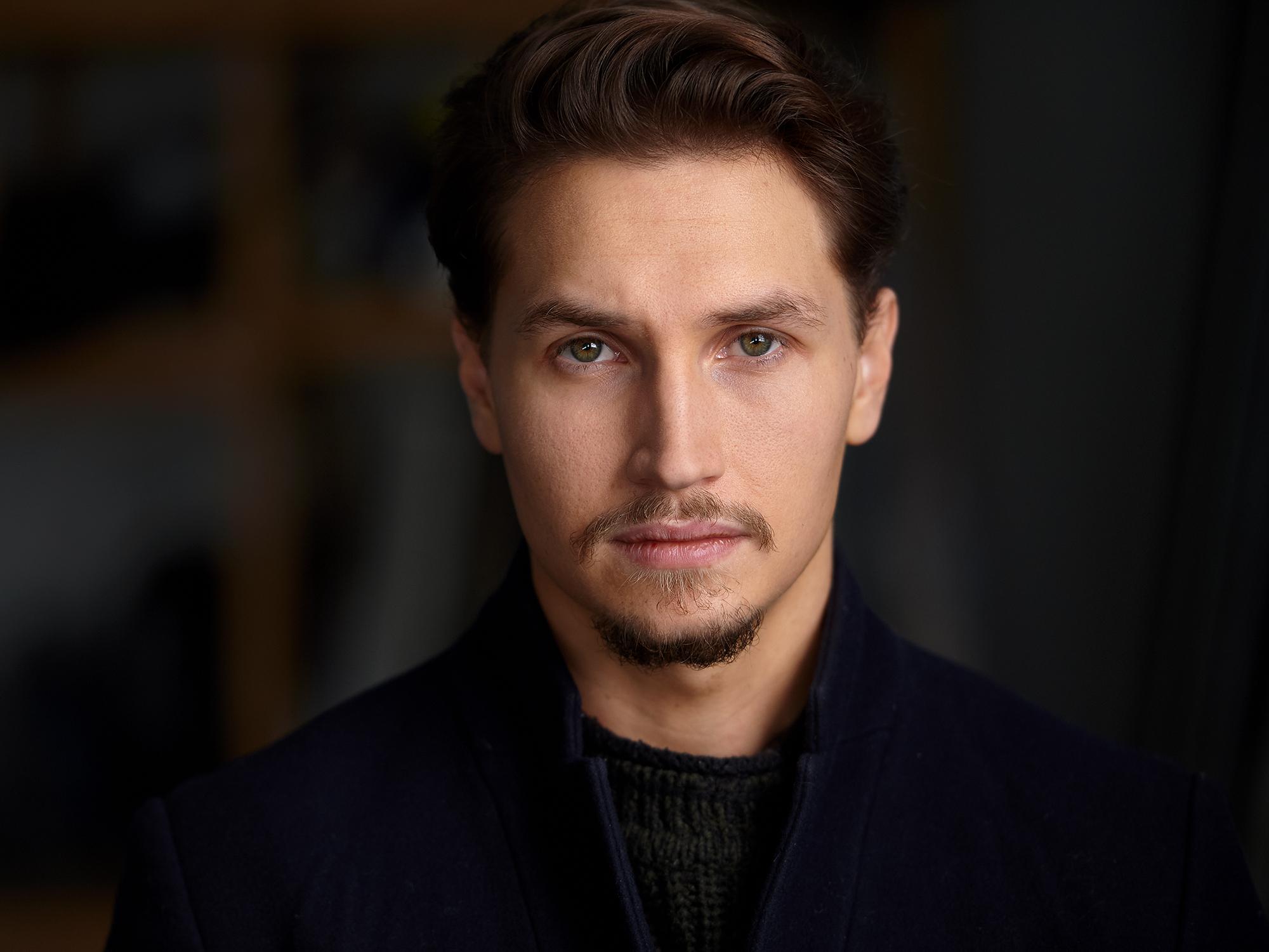 actor James Raynard large photo