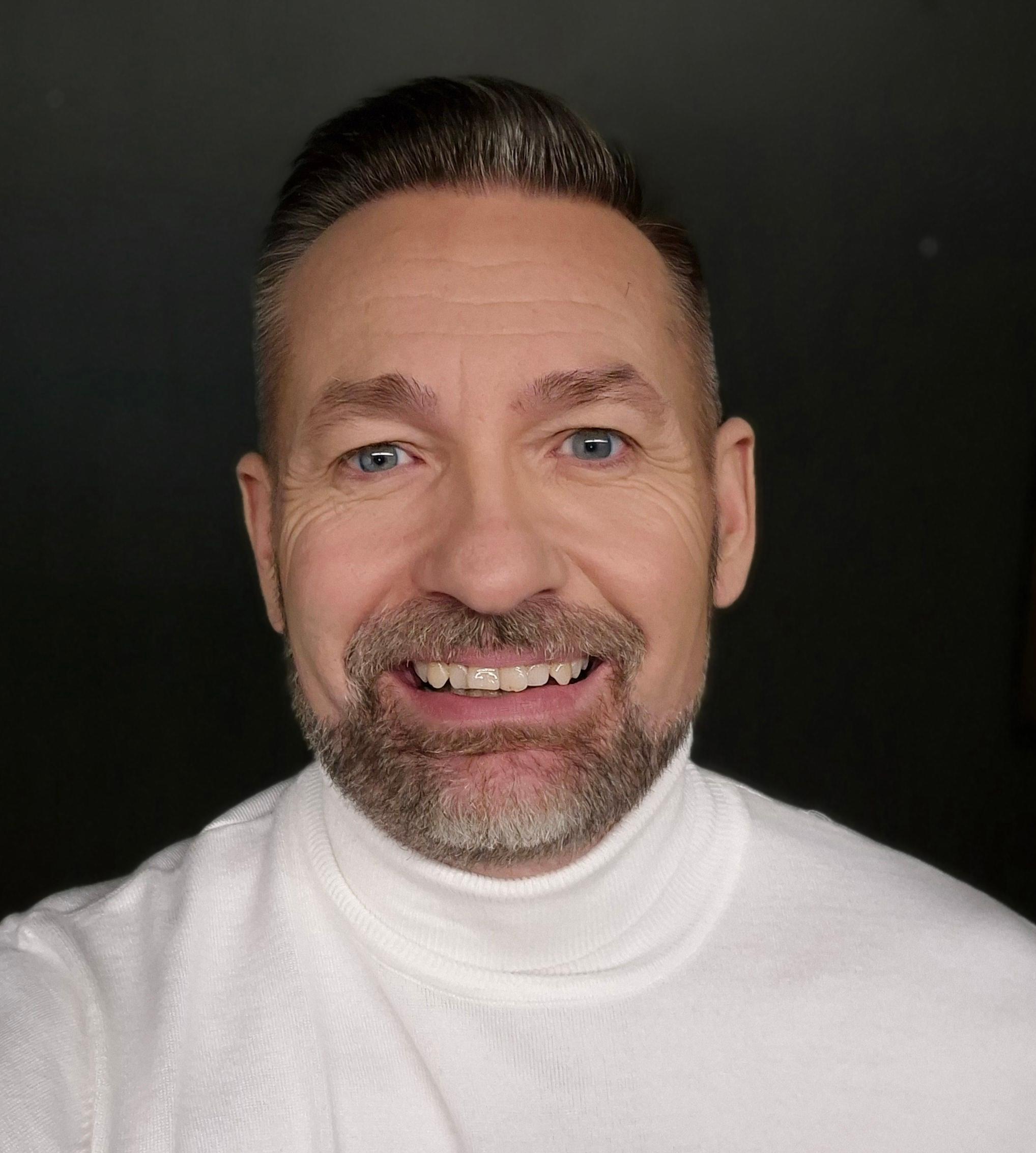 actor Robert Carter large photo