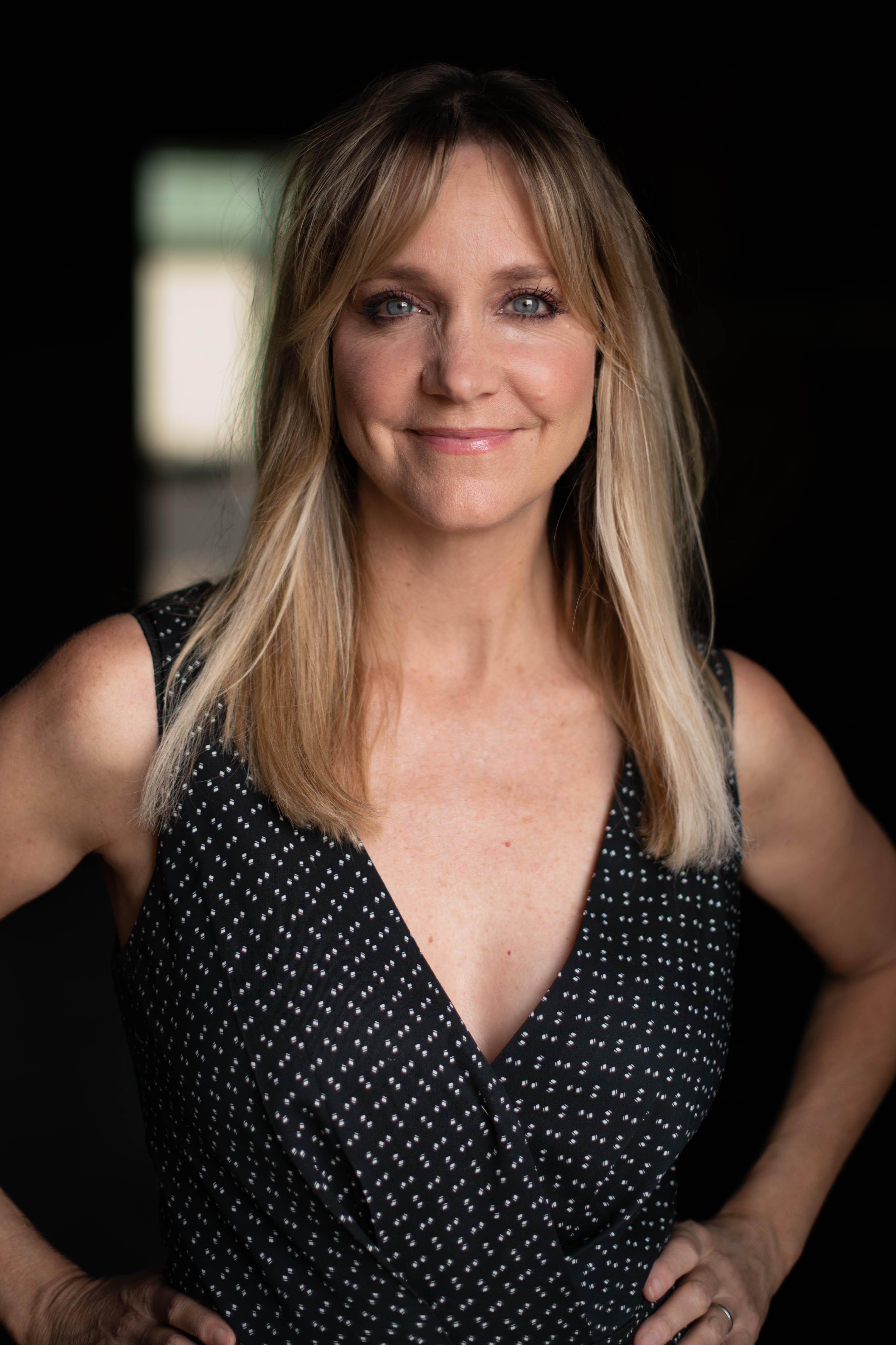 actor Julia Barnett large photo