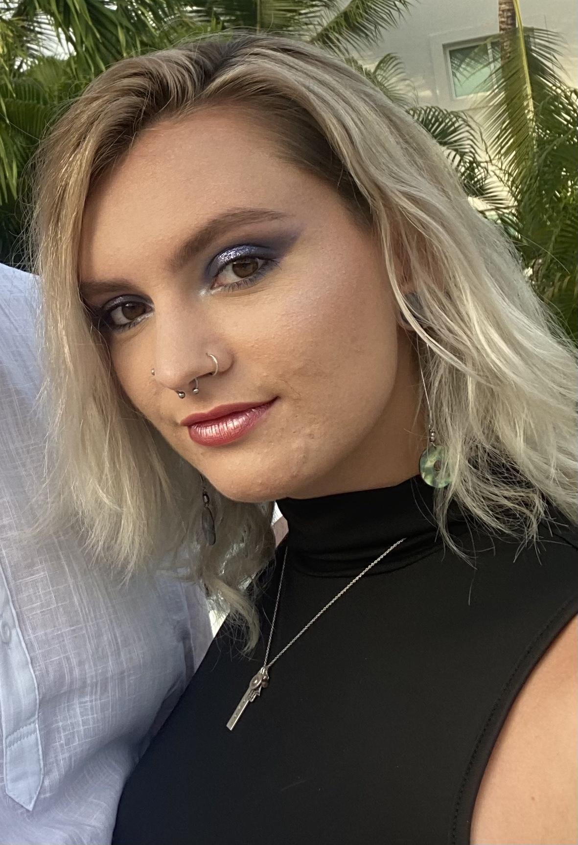 actor Naomi Mechem-Miller large photo