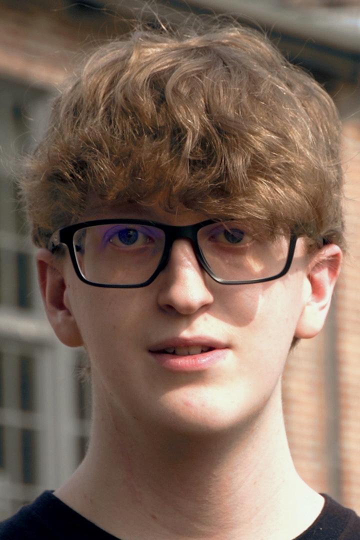 actor Derek LaFleur large photo