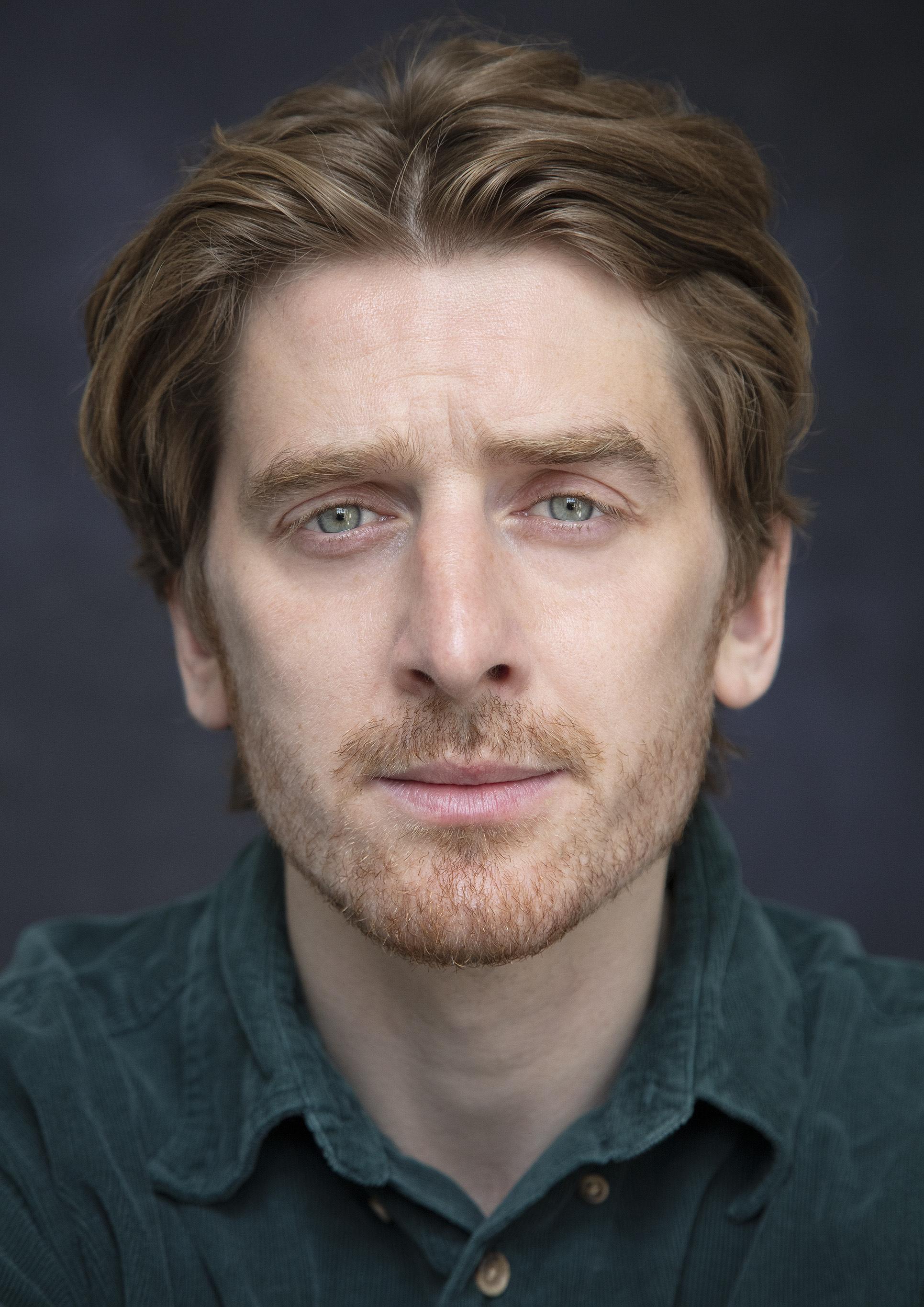 actor Ian Toner large photo