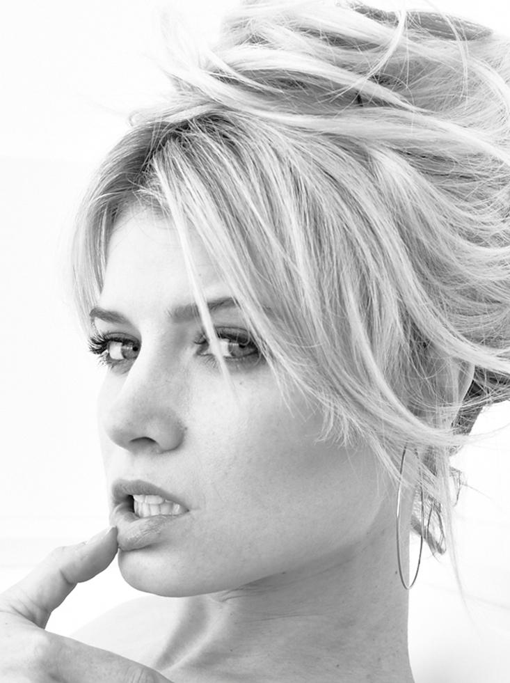 actor Sarah Jones large photo