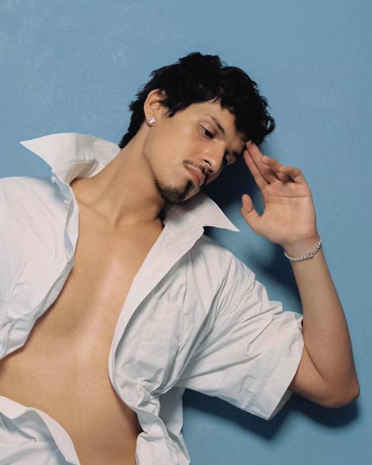 actor Omar Apollo large photo