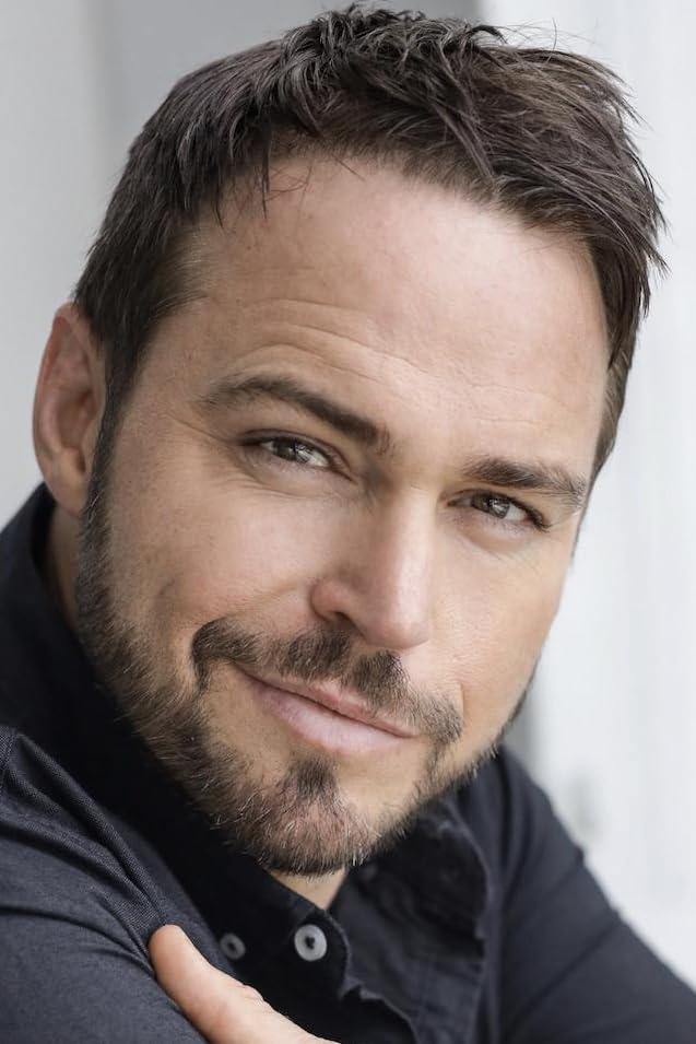 actor Andrew Steel large photo