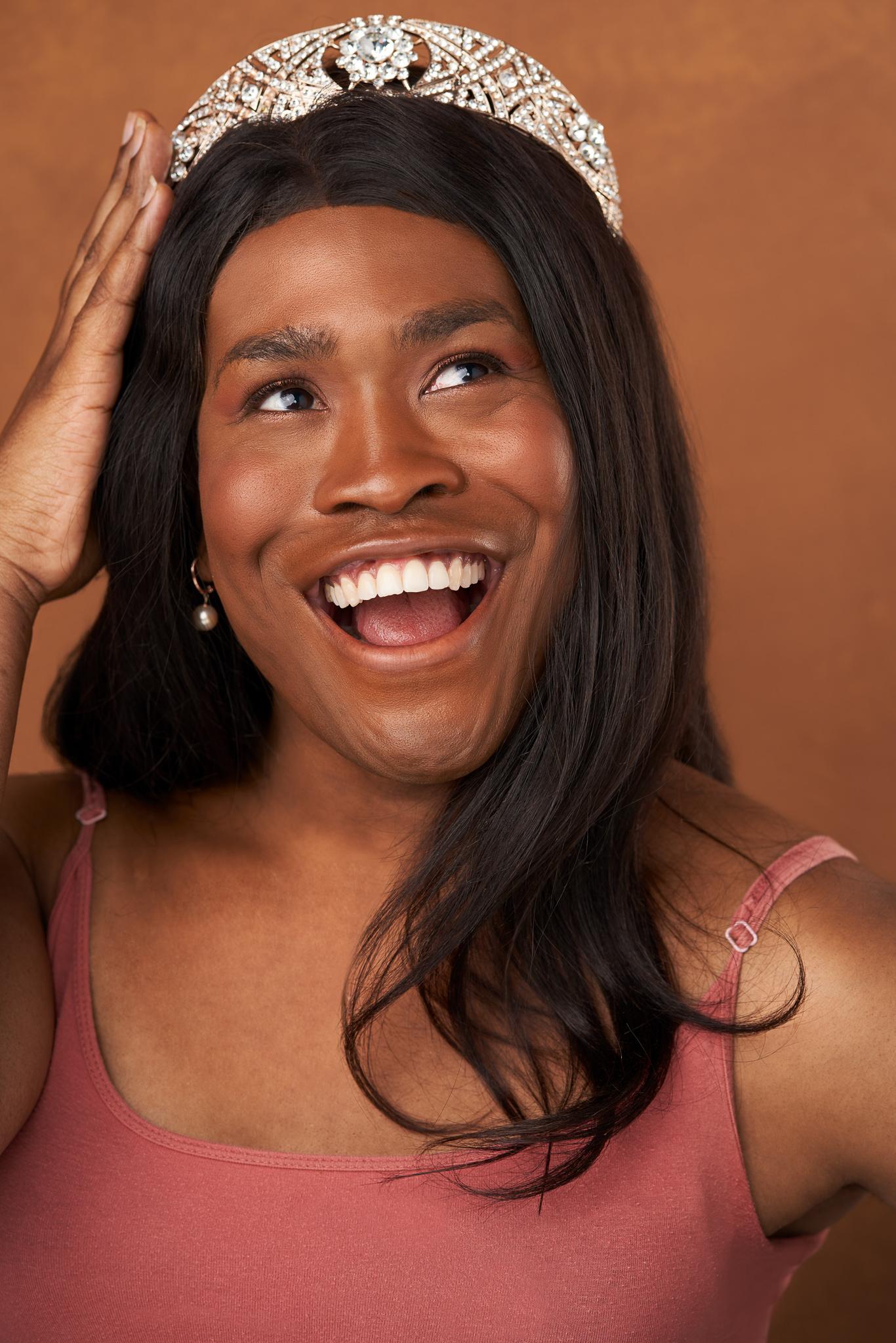 actor Ava Davis large photo