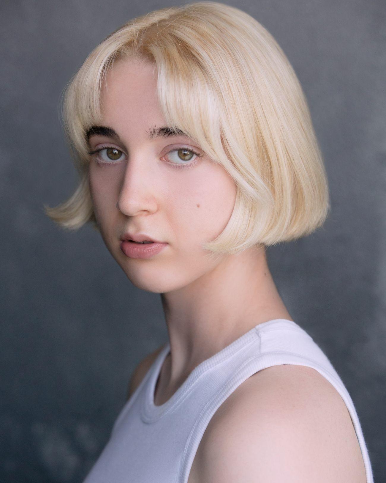 actor Maisie Ayres large photo