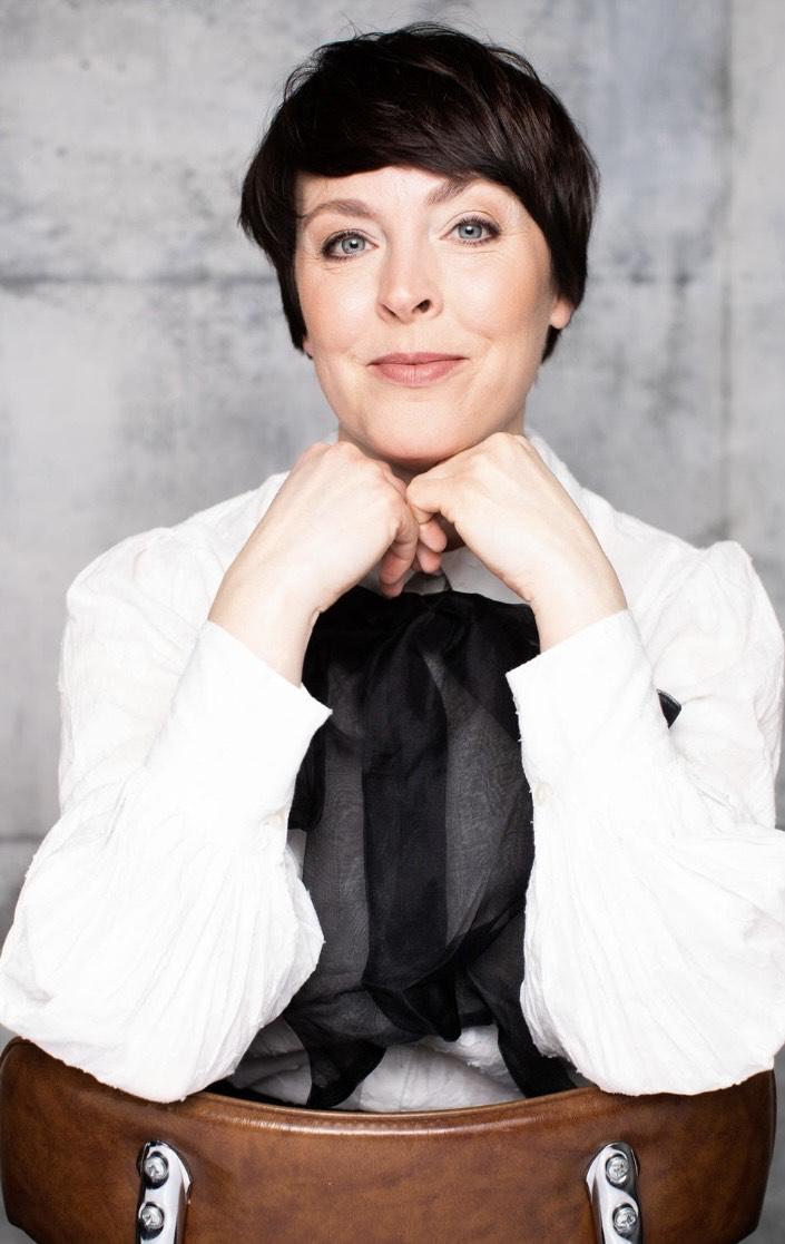 actor Jessica Hinkson large photo