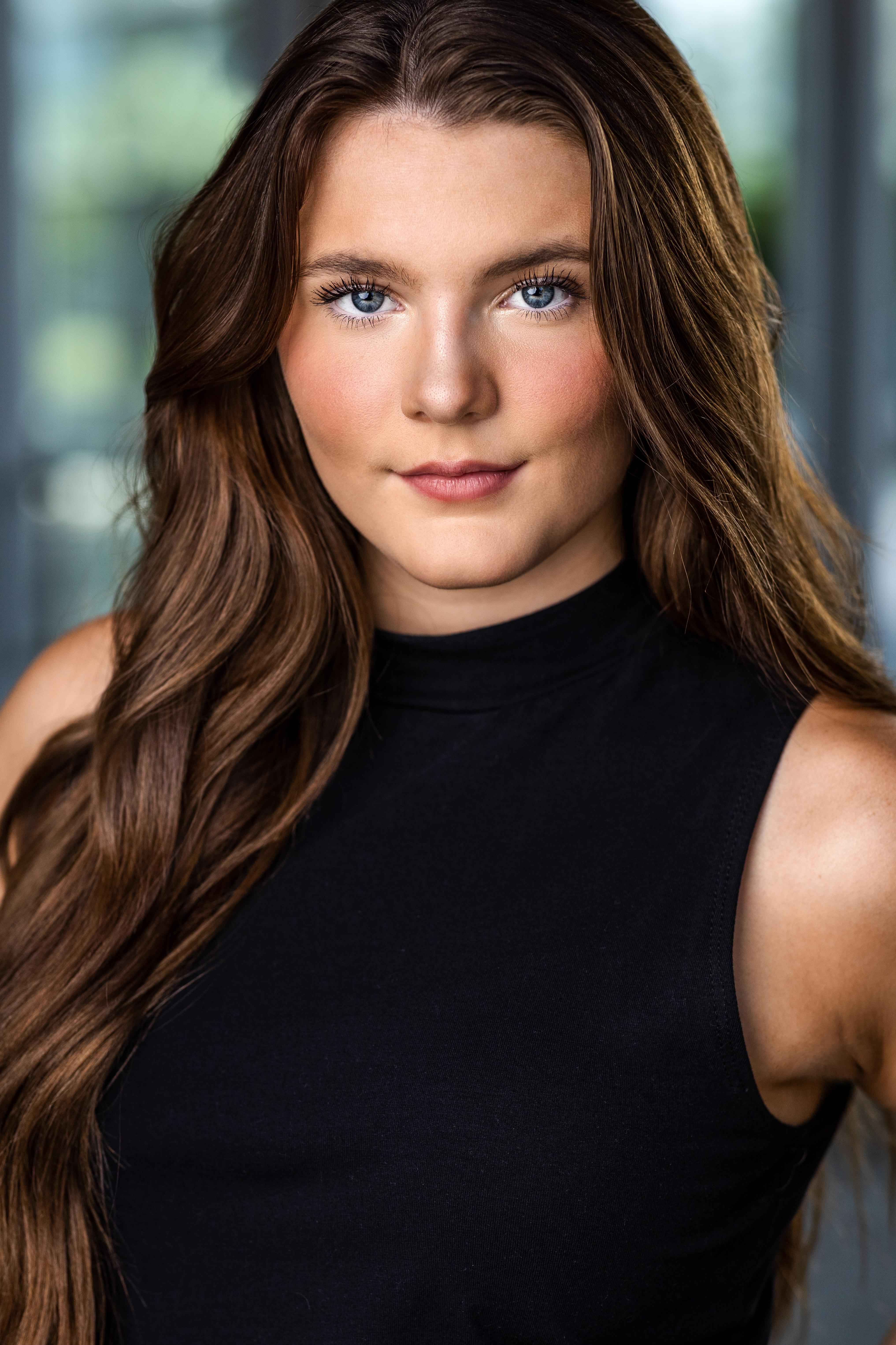 actor Chloe Macon large photo