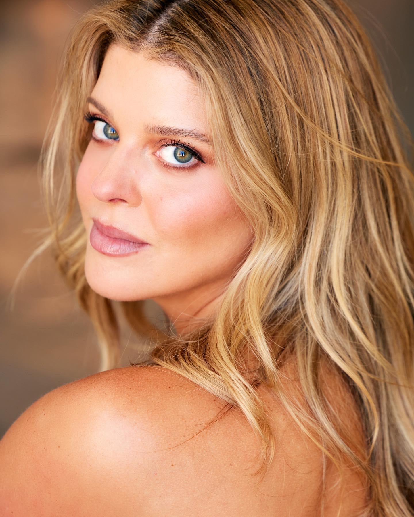 actor Erin Reitz large photo