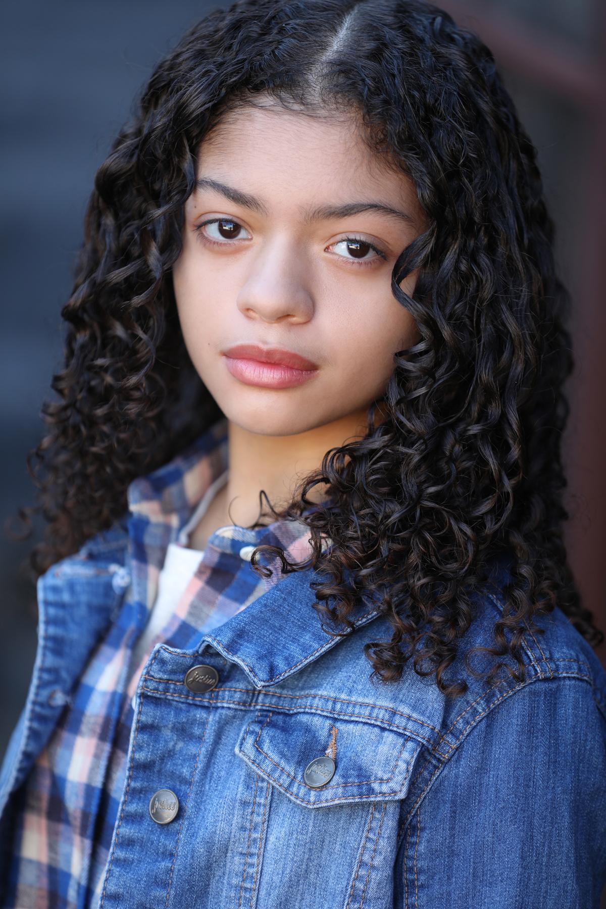 actor Camila Rodriguez large photo