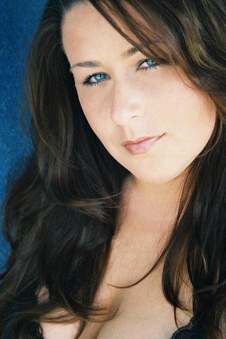 actor Lisa Hoover large photo