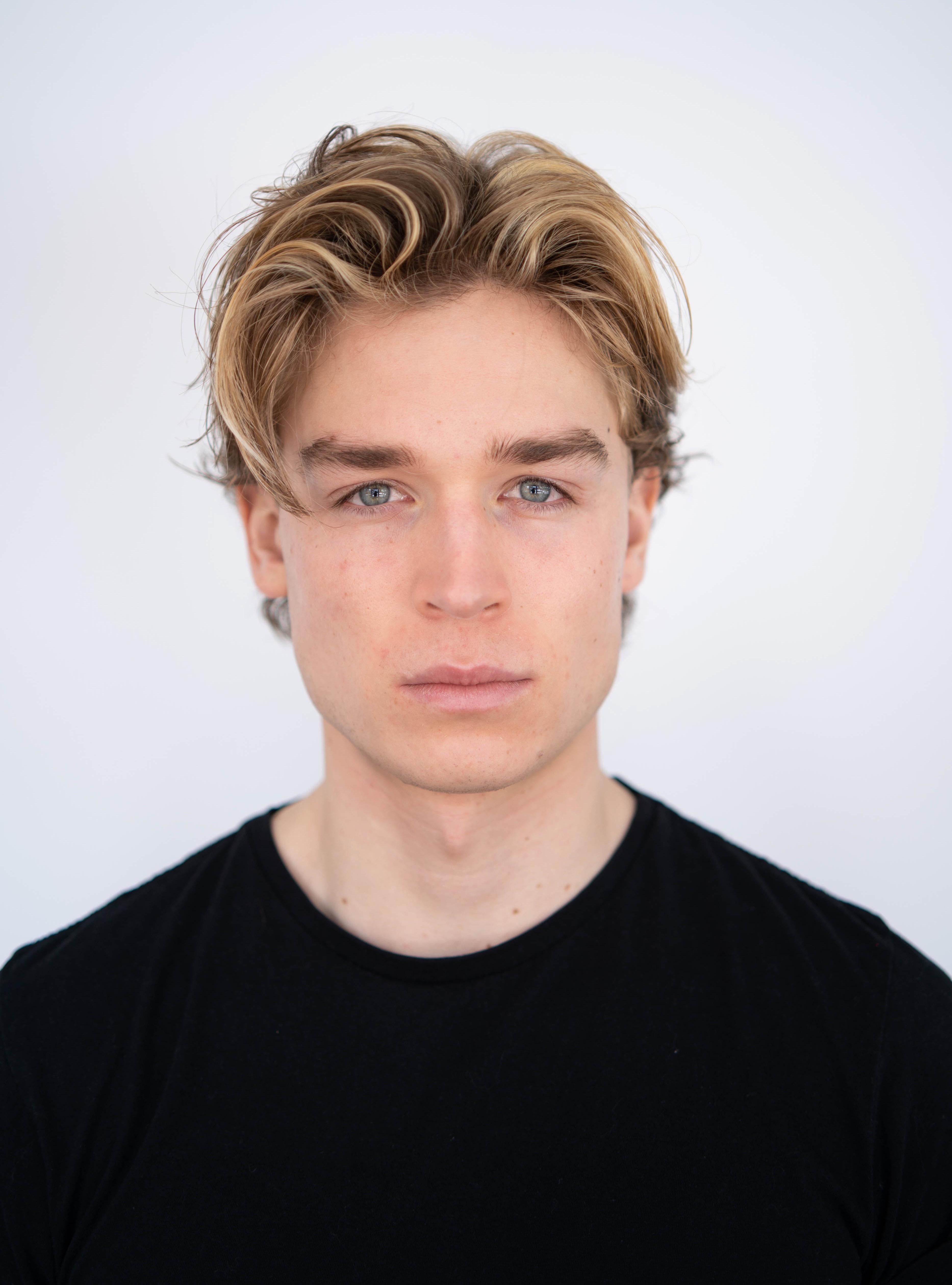 actor Skene Kittle large photo