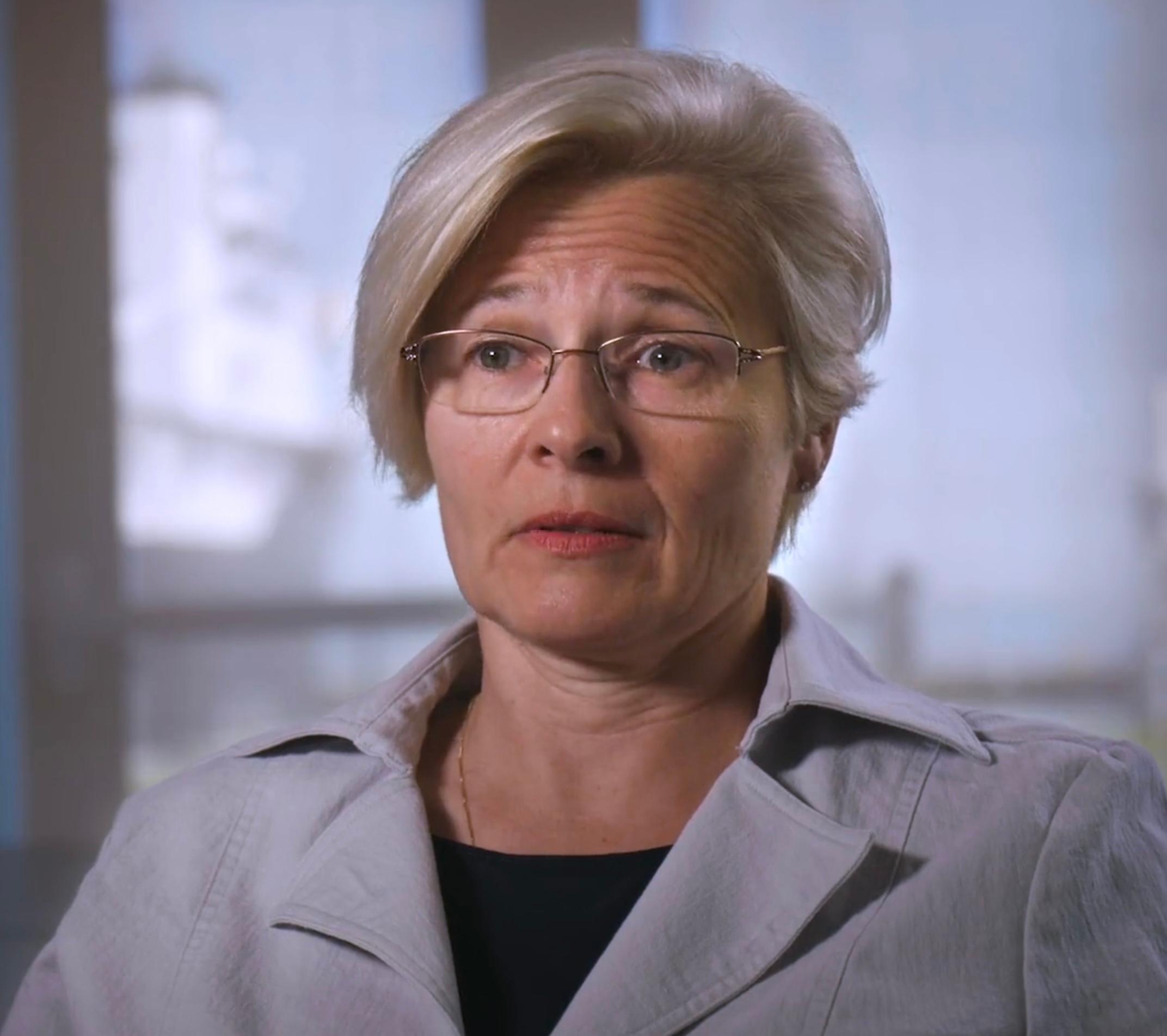 actor Jennifer Read large photo