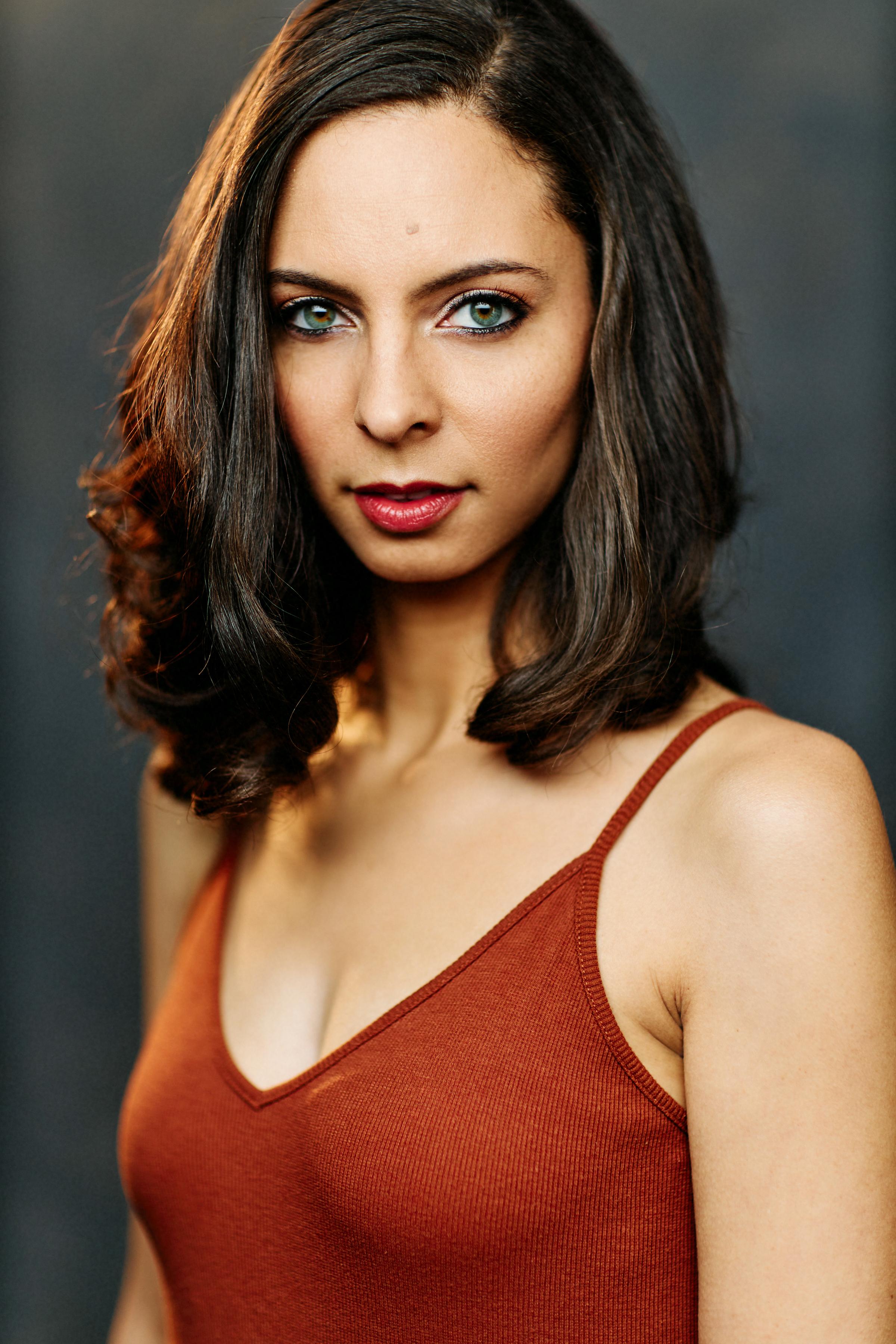 actor Joy Sarah Brewer large photo