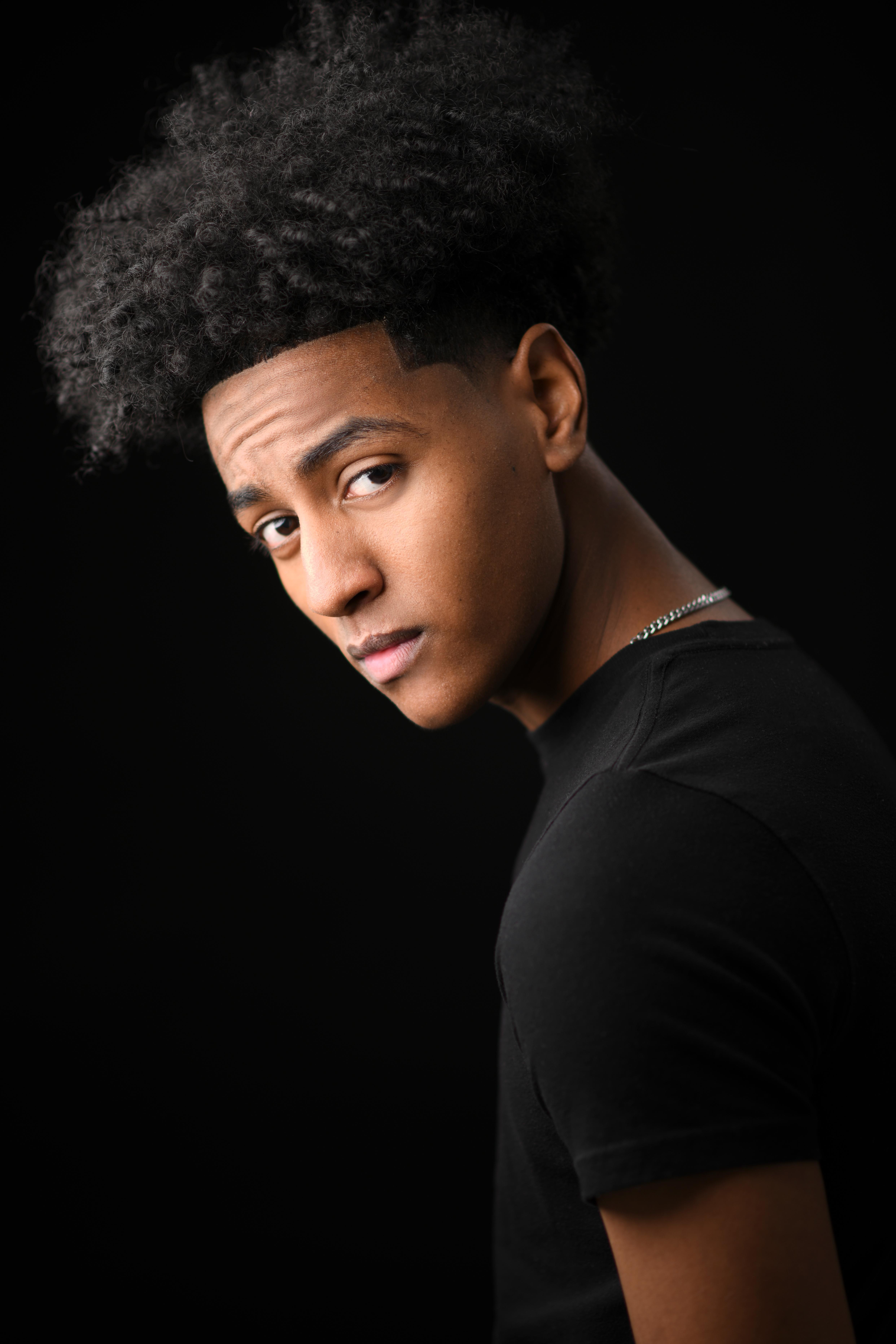 actor Omari Elmakki large photo