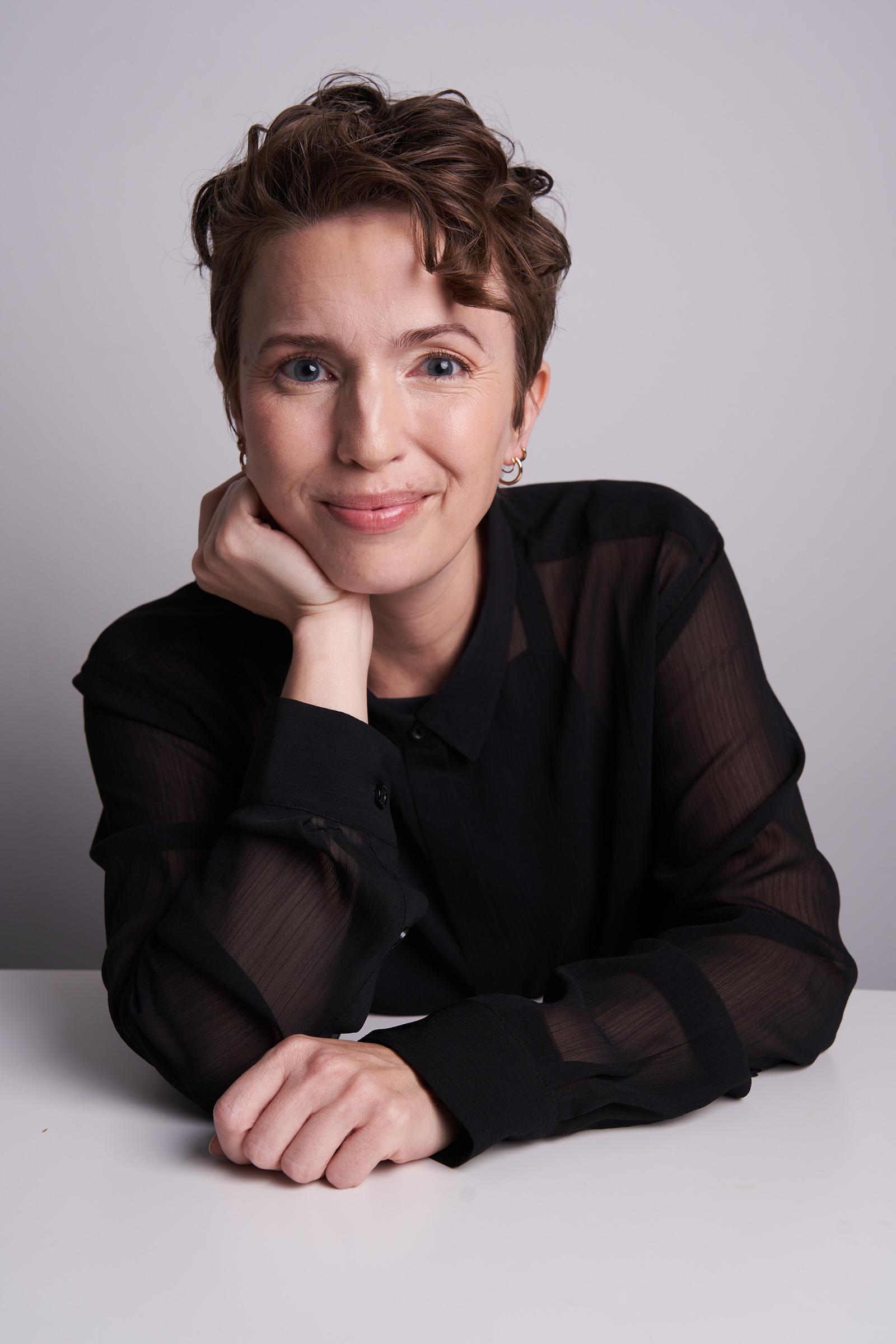 actor Dana DeRuyck large photo