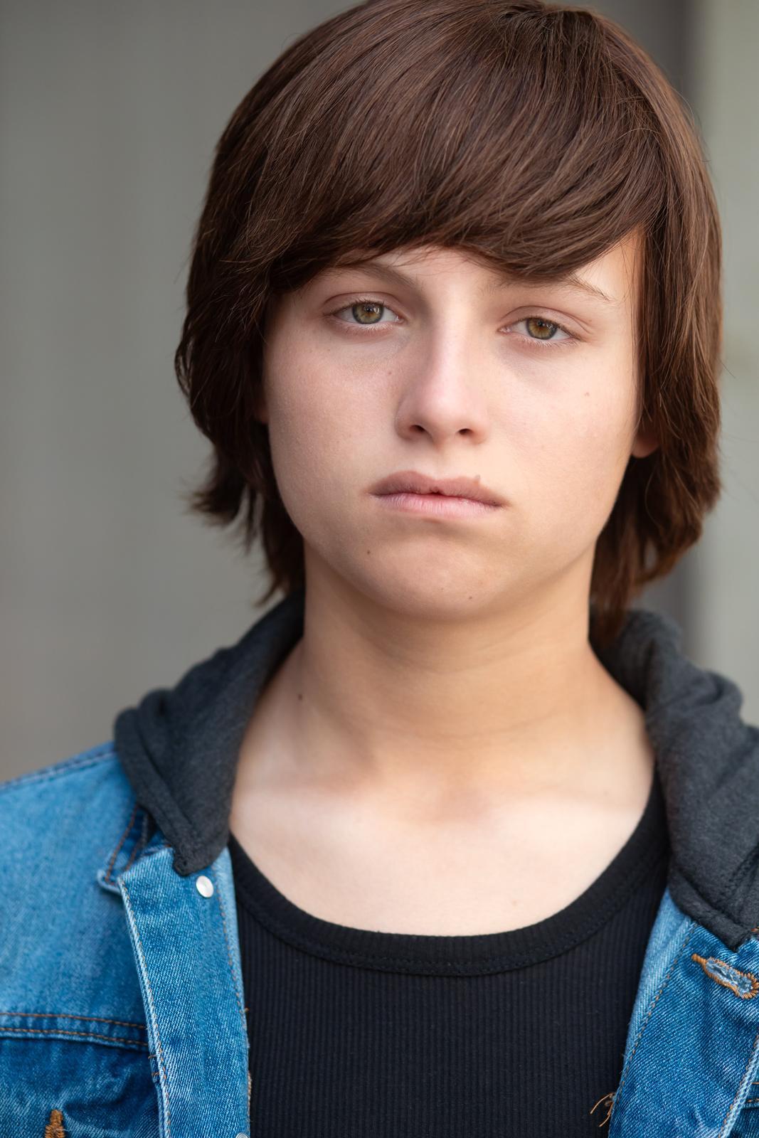 actor Sutton Schultz large photo