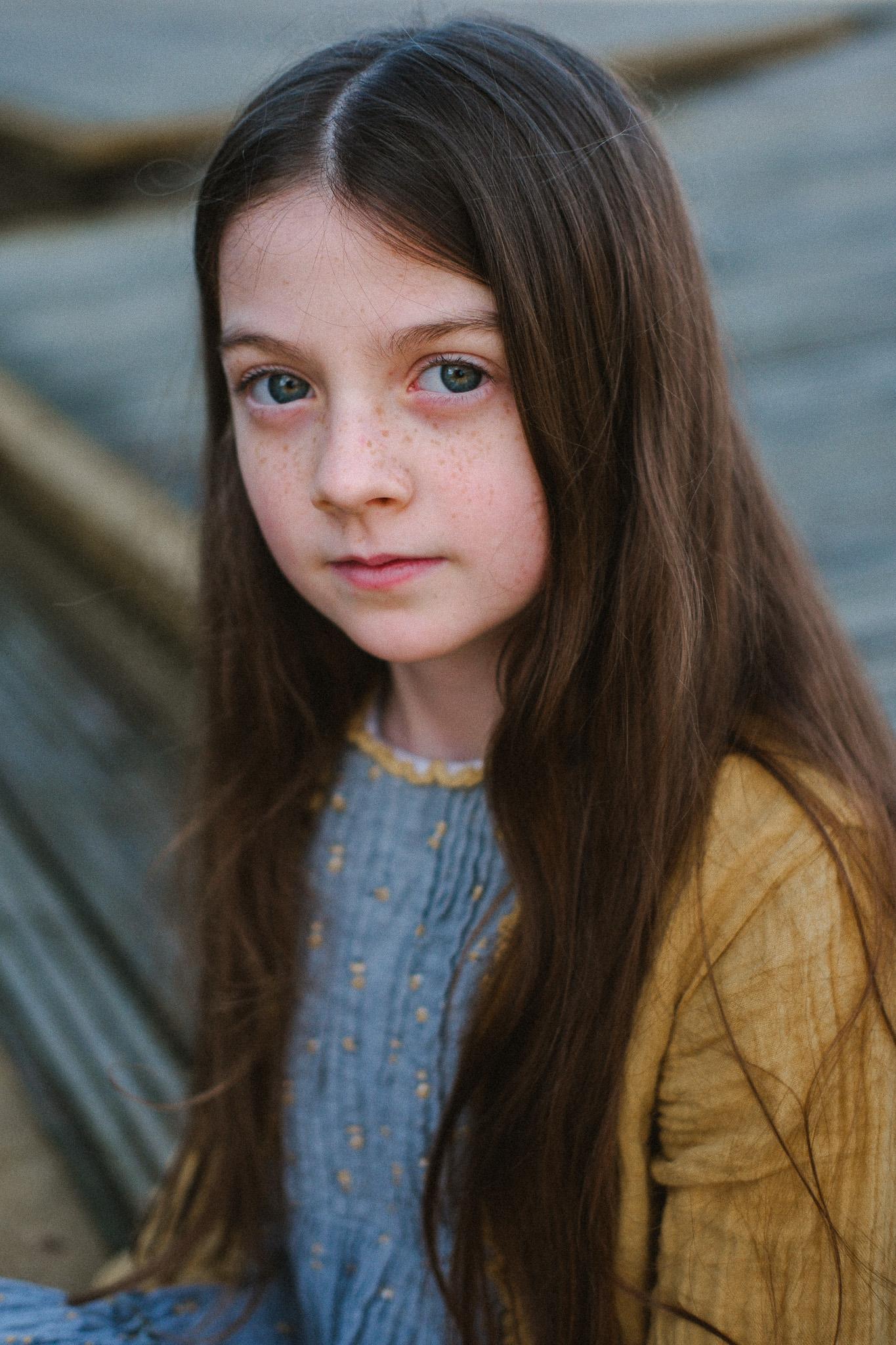 actor Seosaimhin Hennelly large photo