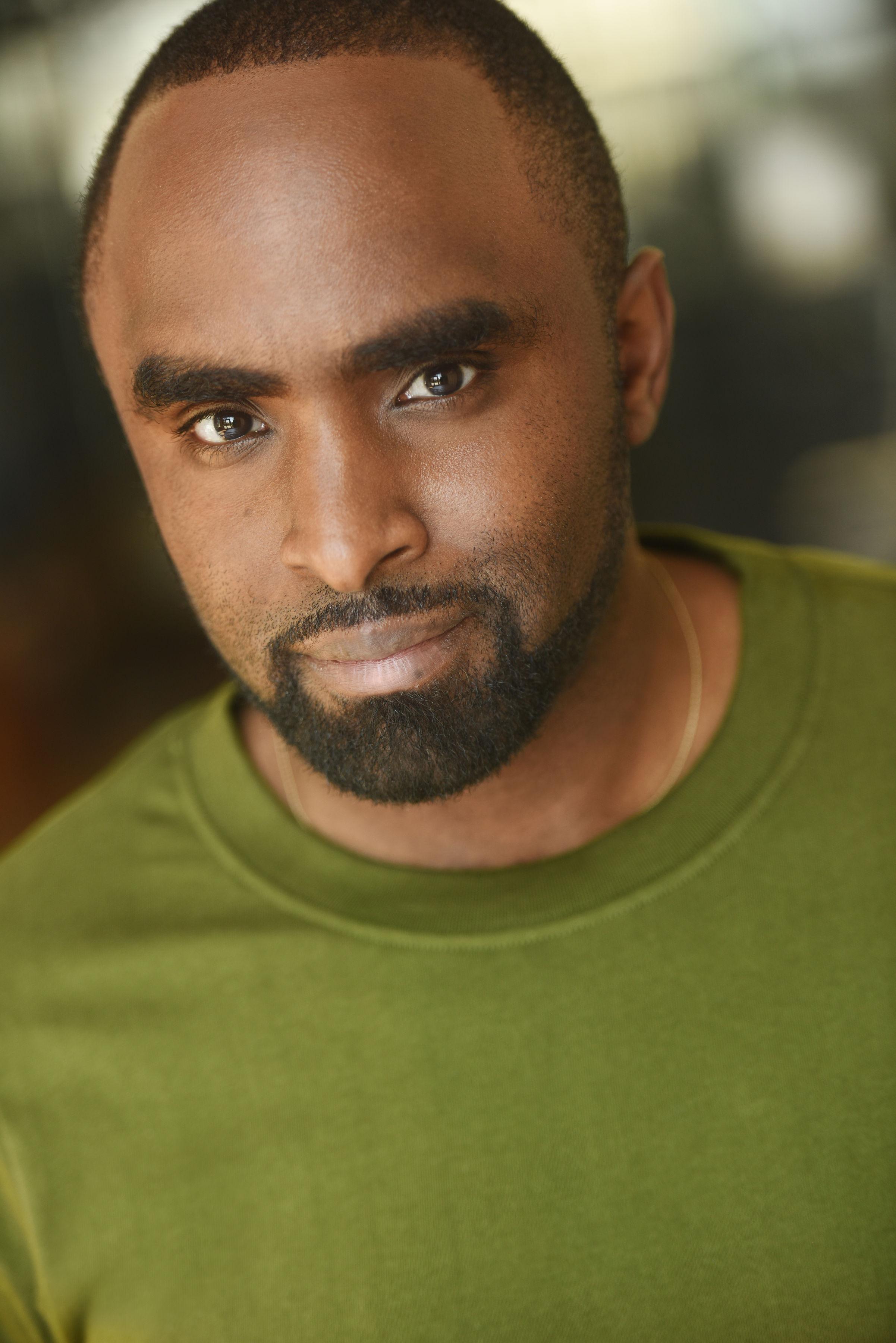 actor Philip Wrencher large photo