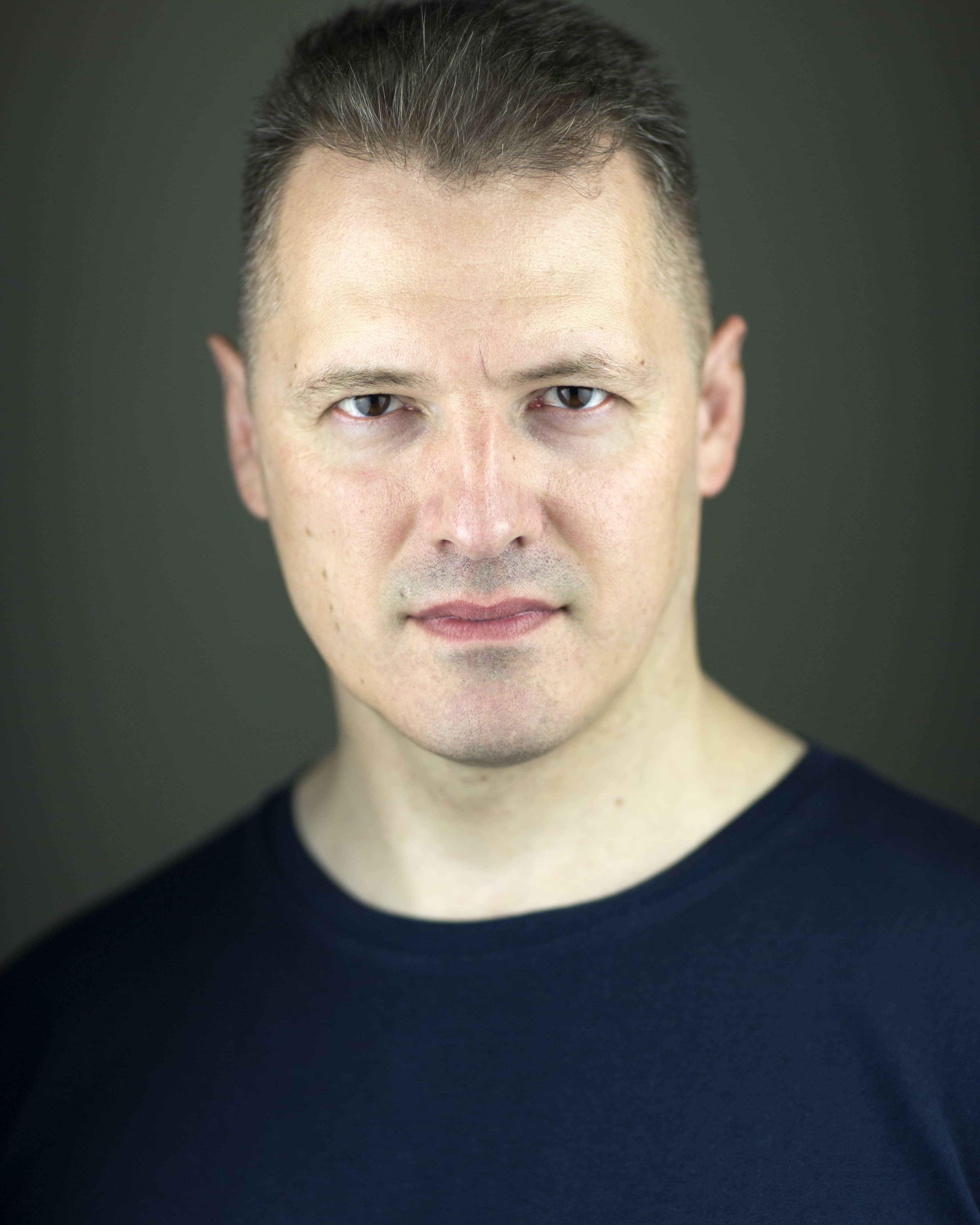 actor John Lomas large photo