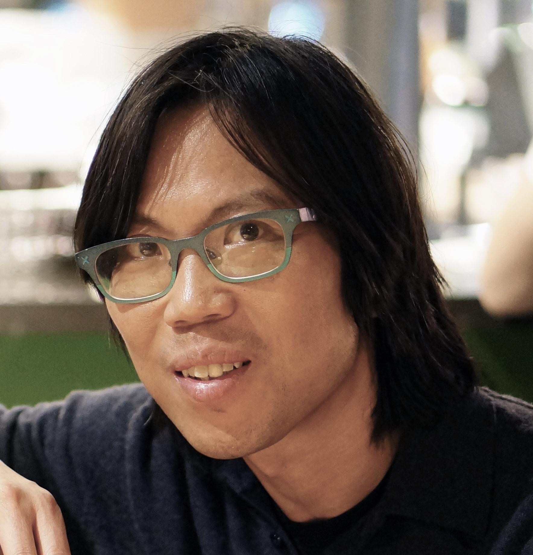 actor Edmund Sim large photo