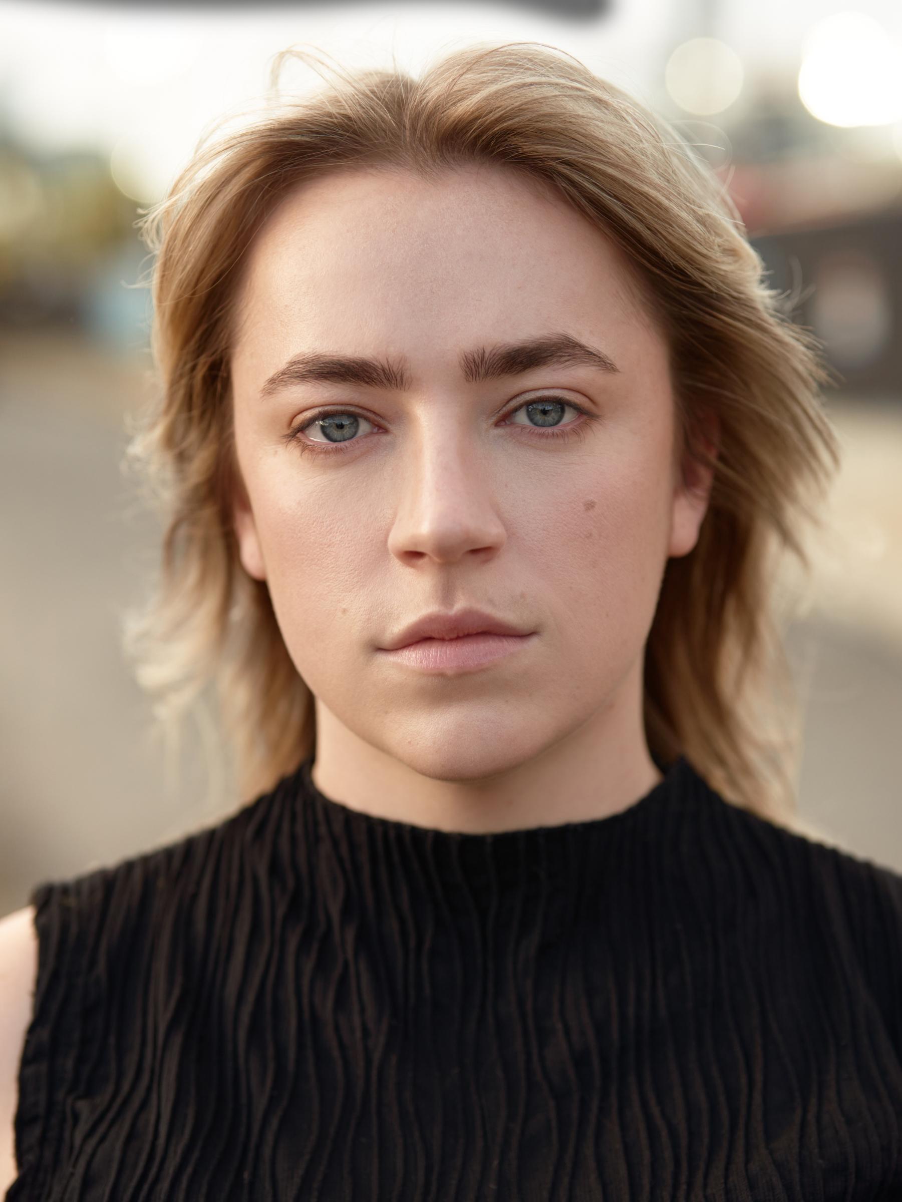 actor Mia Barrett large photo