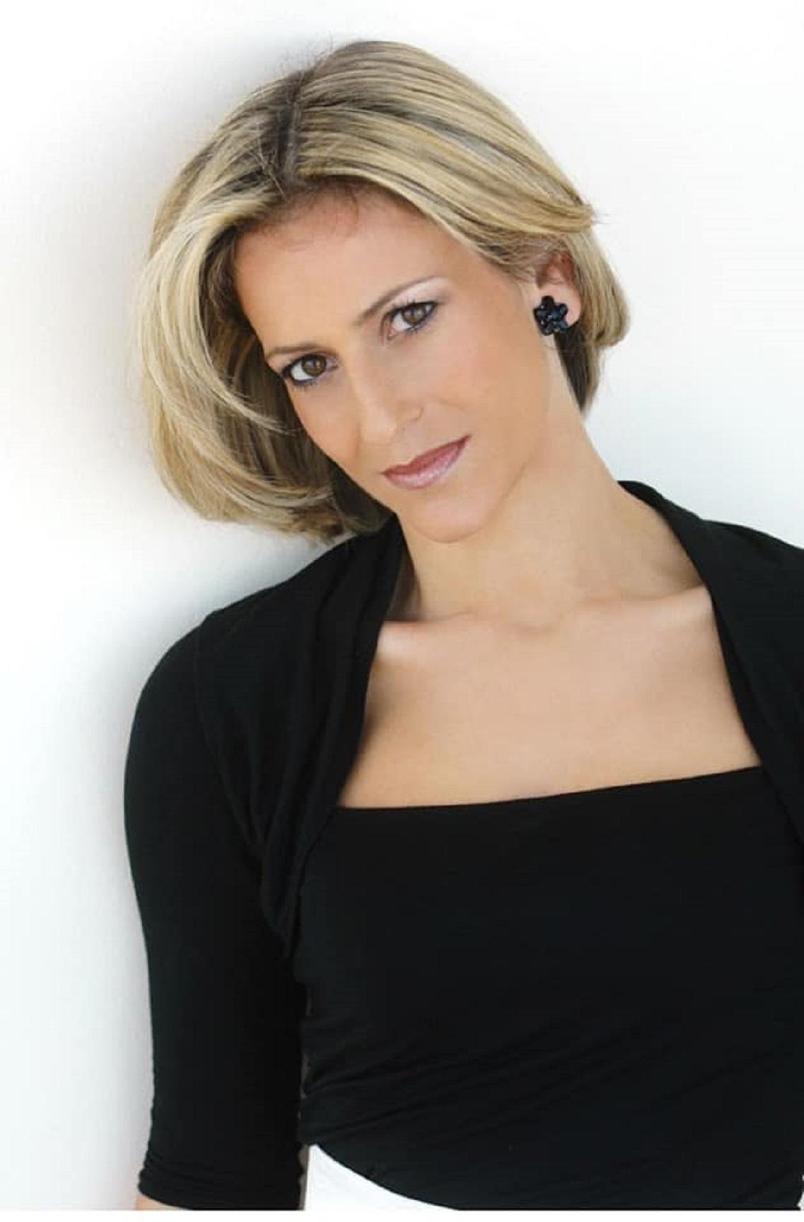 actor Emily Maitlis large photo
