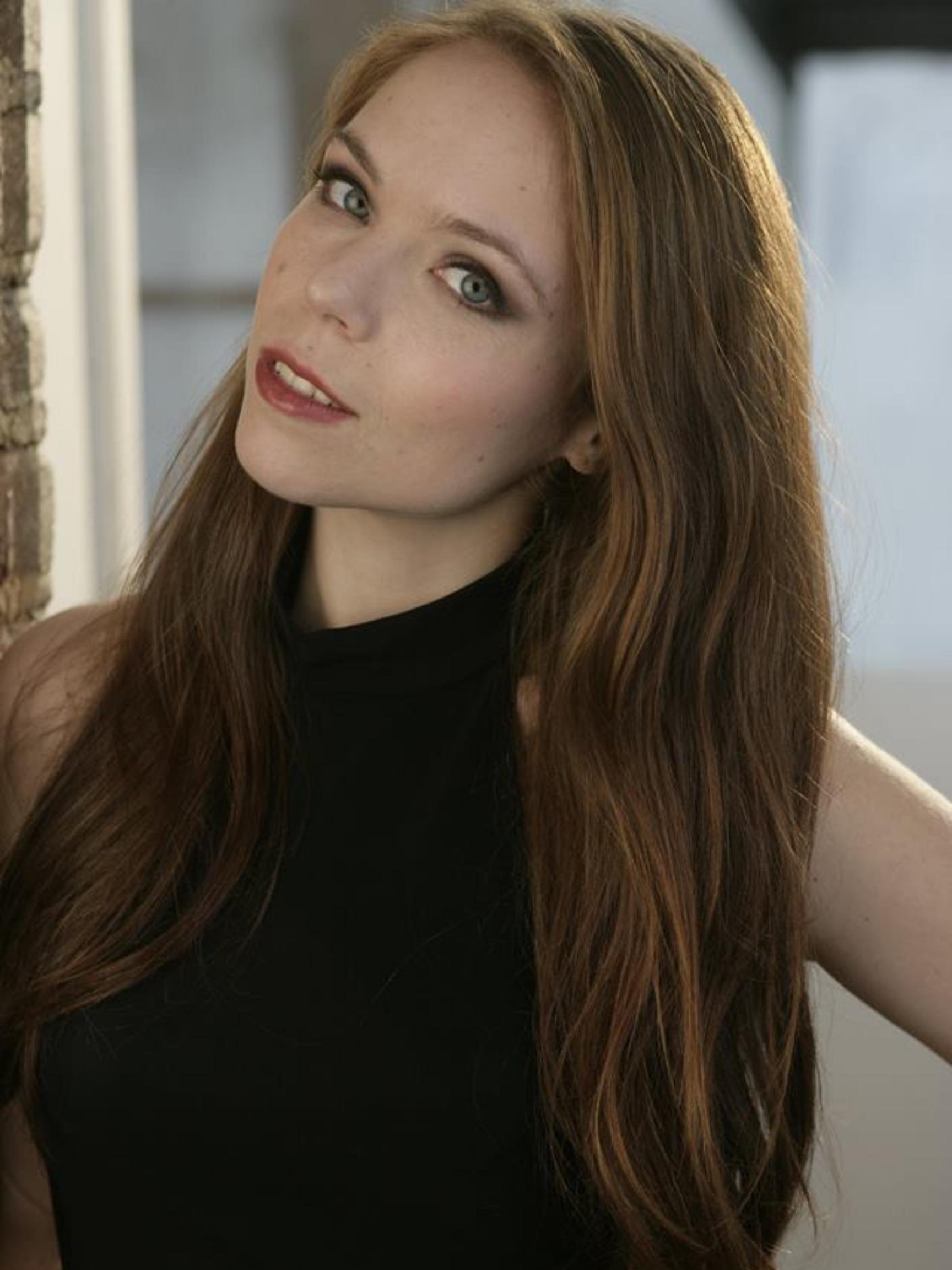 actor Sarah Rosengarten large photo