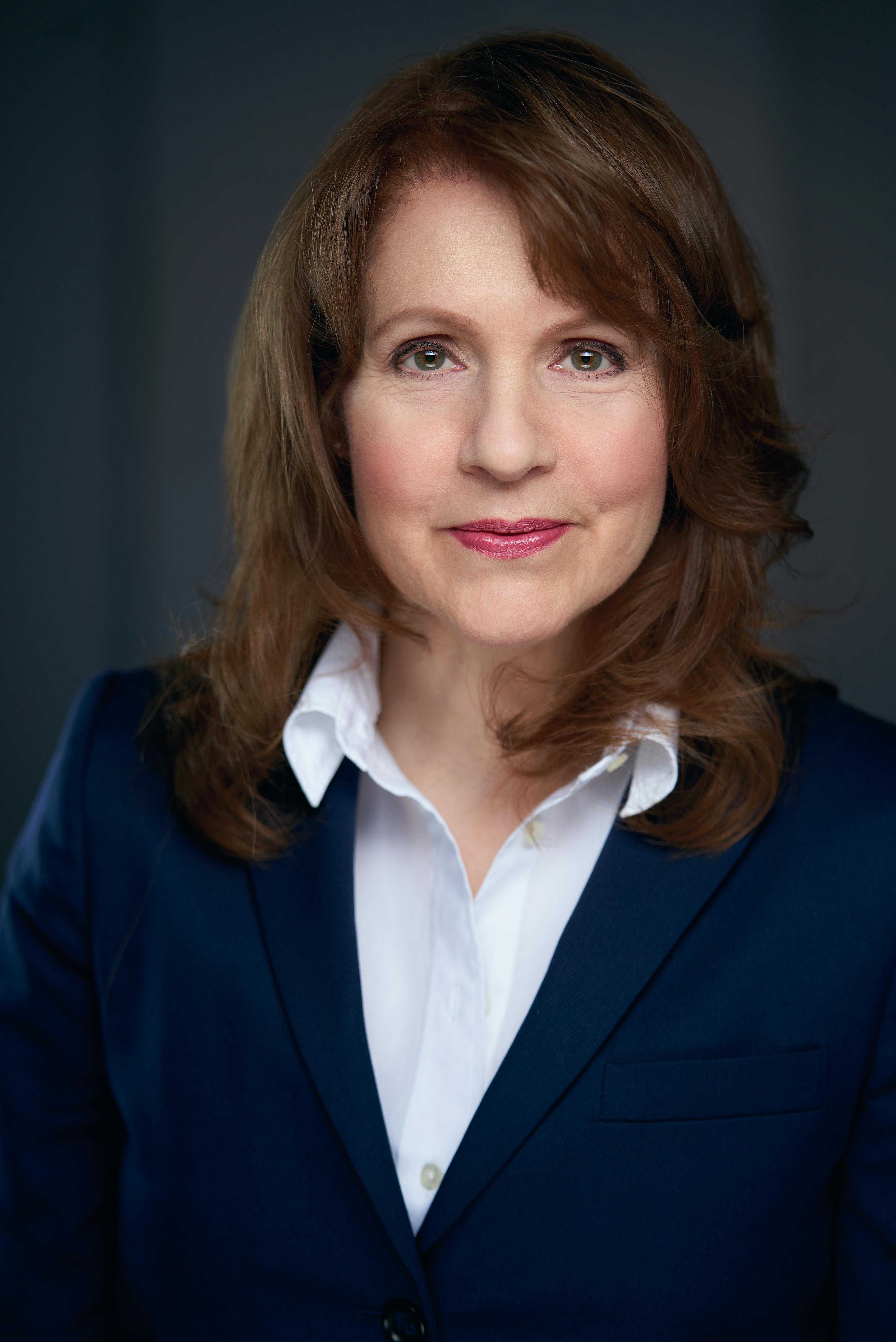 actor Catherine Hogan large photo