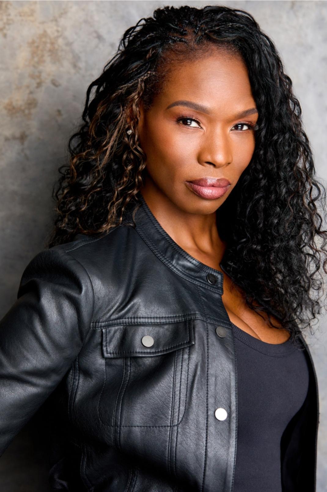 actor Dazelle Yvette large photo