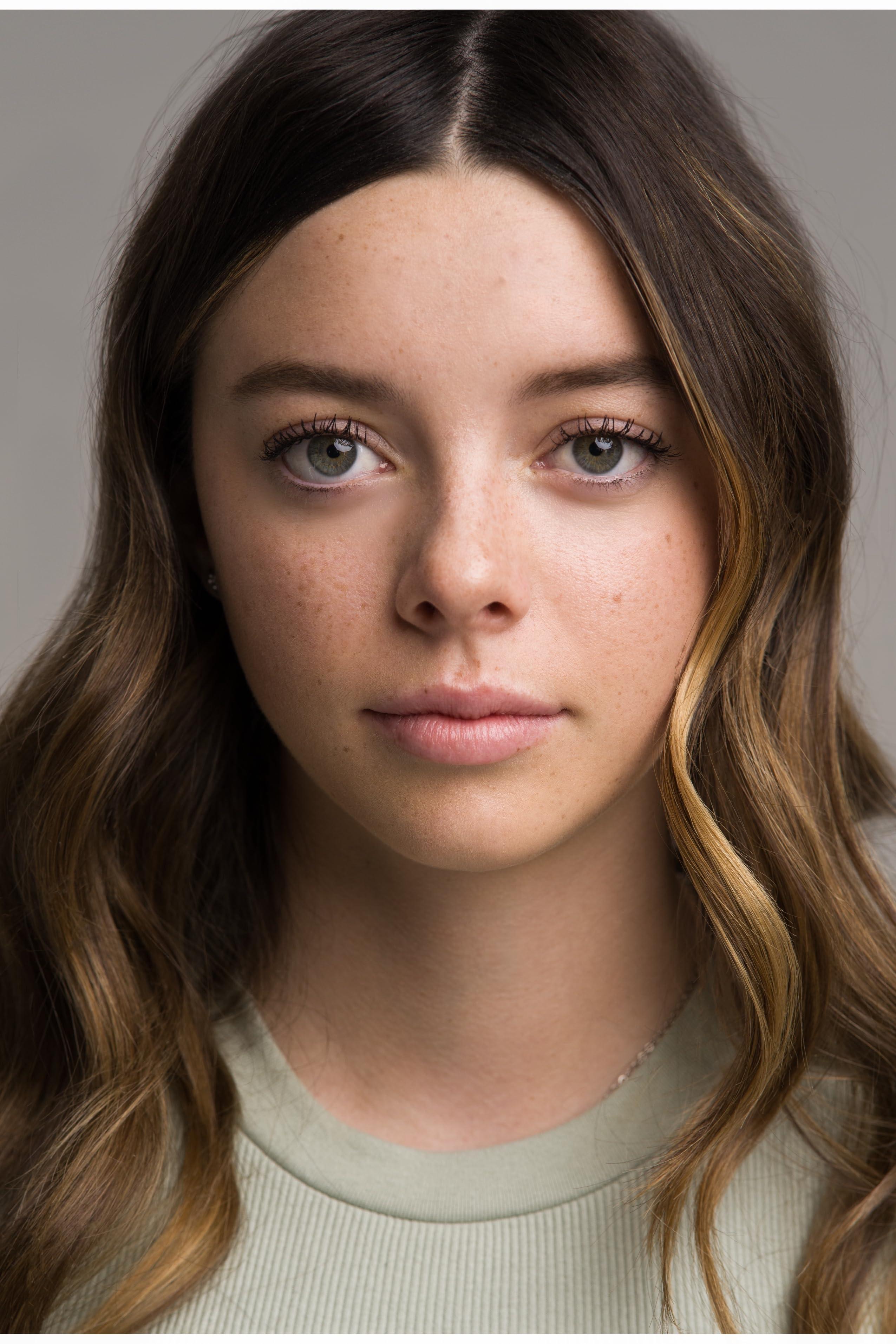 actor Annabel Beames large photo