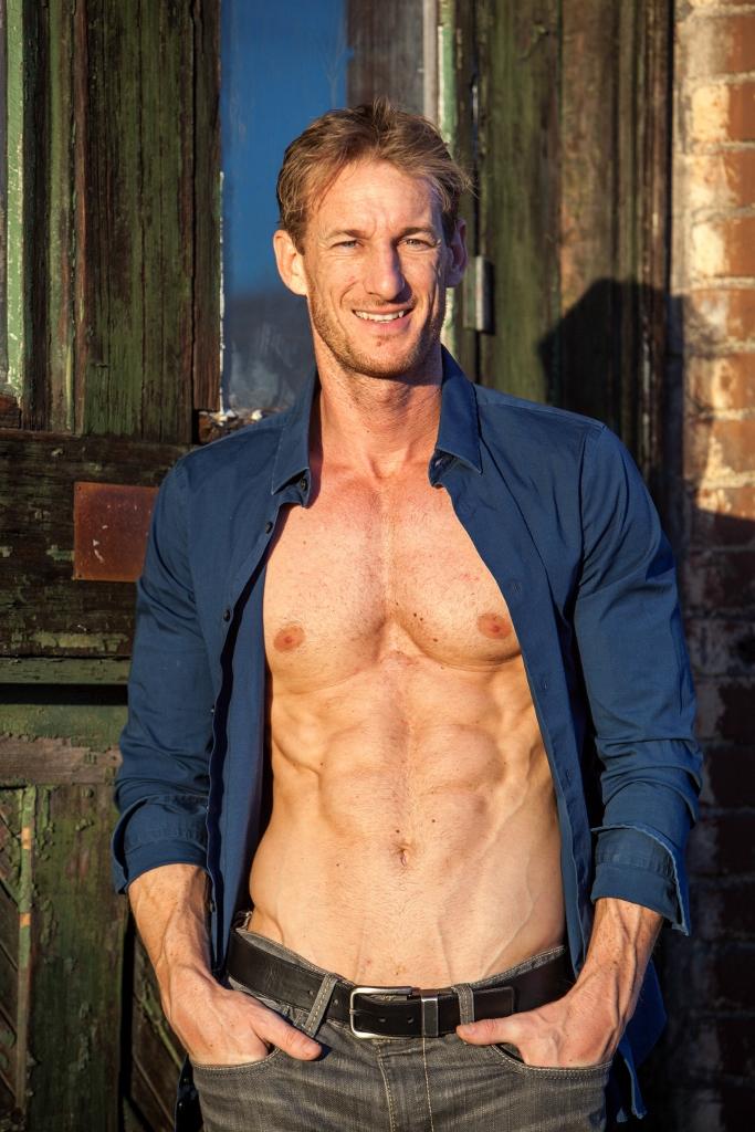 actor Ryan McLane large photo