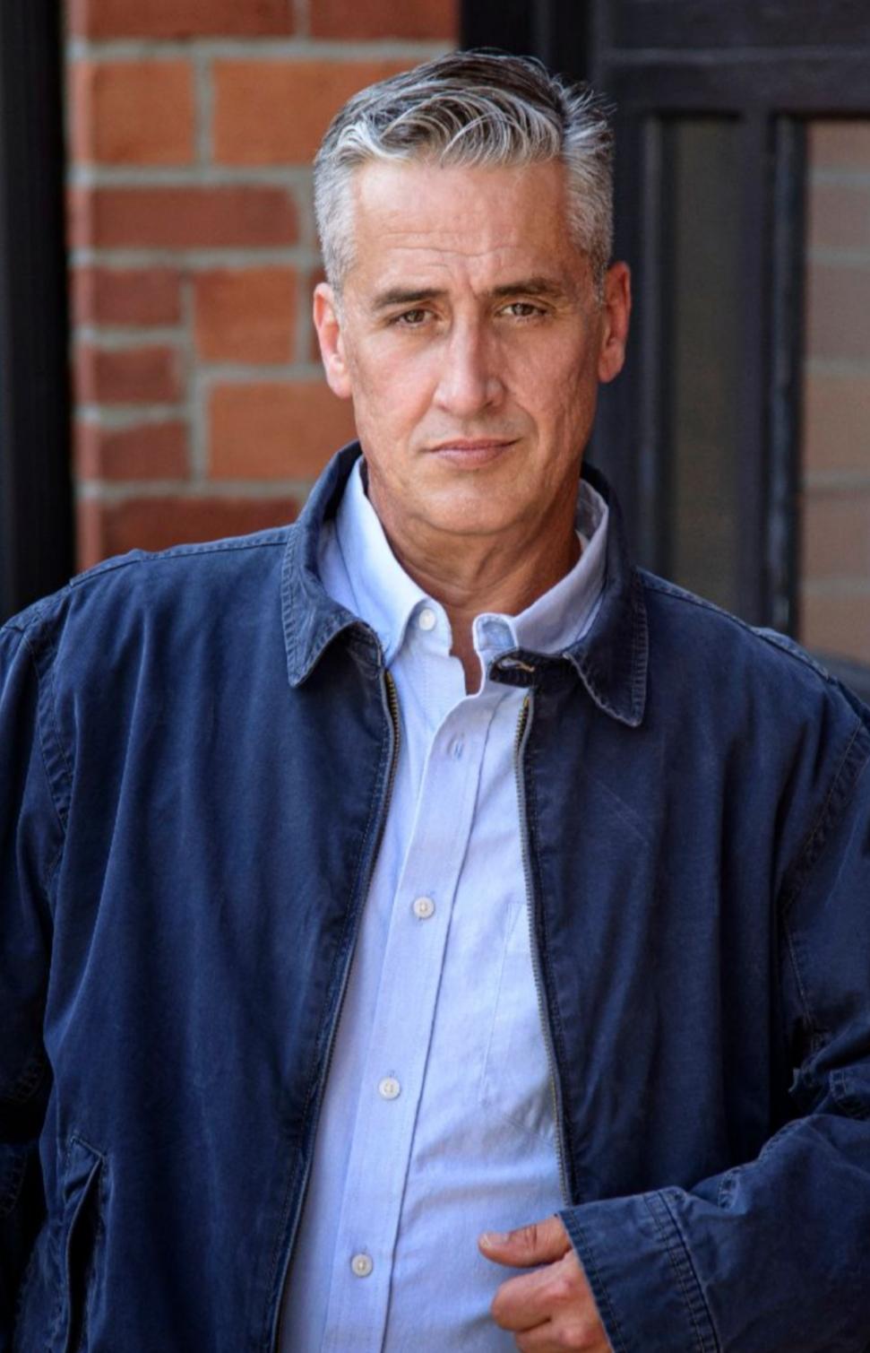 actor Peter Brownlee large photo