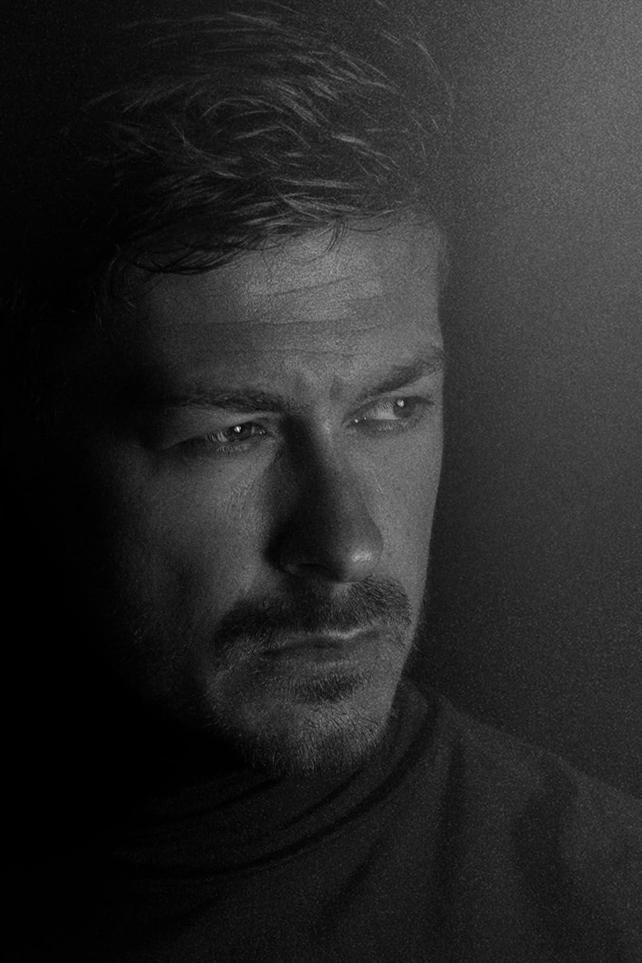 actor Luke Mordue large photo