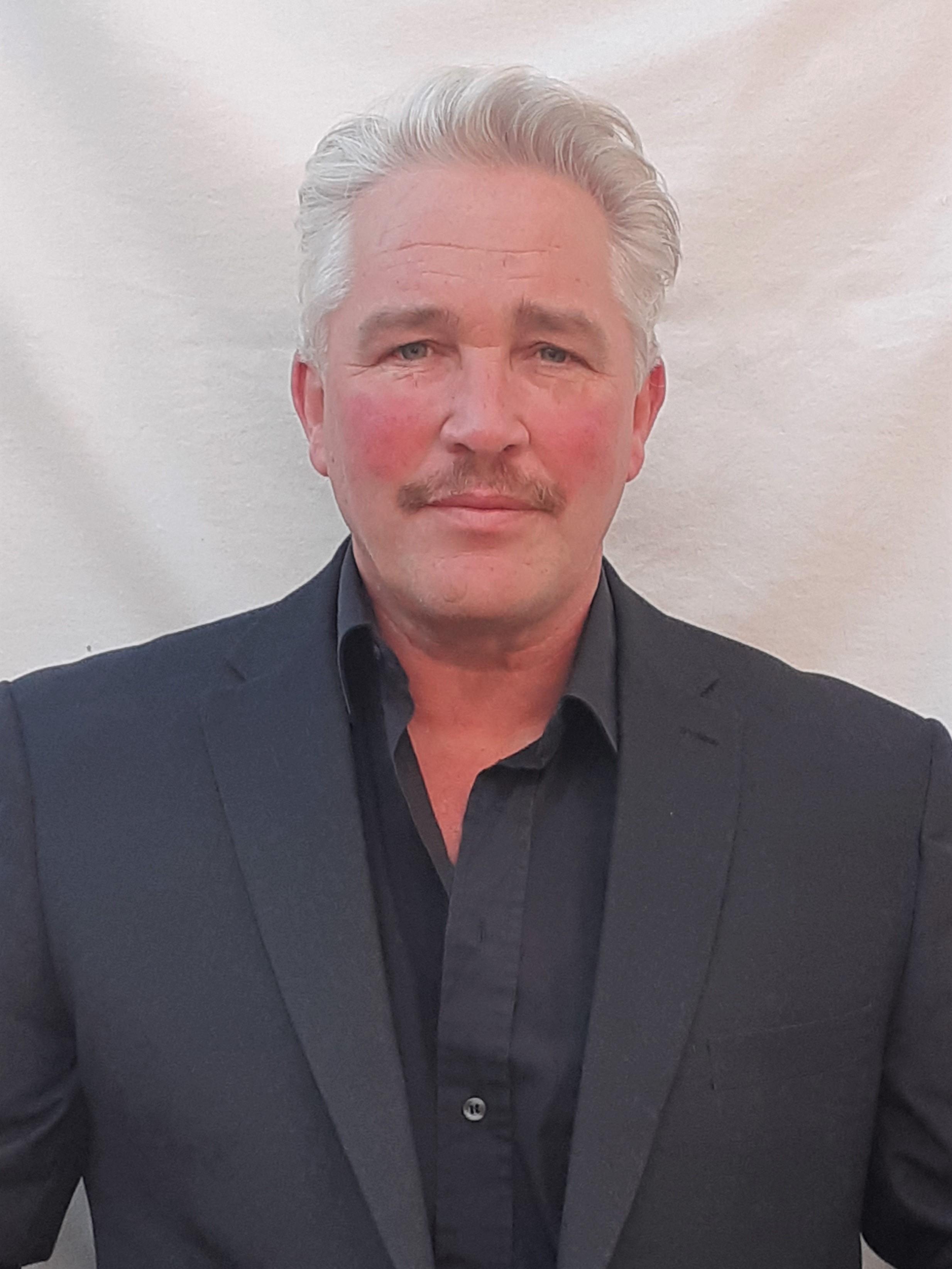 actor Julian Amos large photo